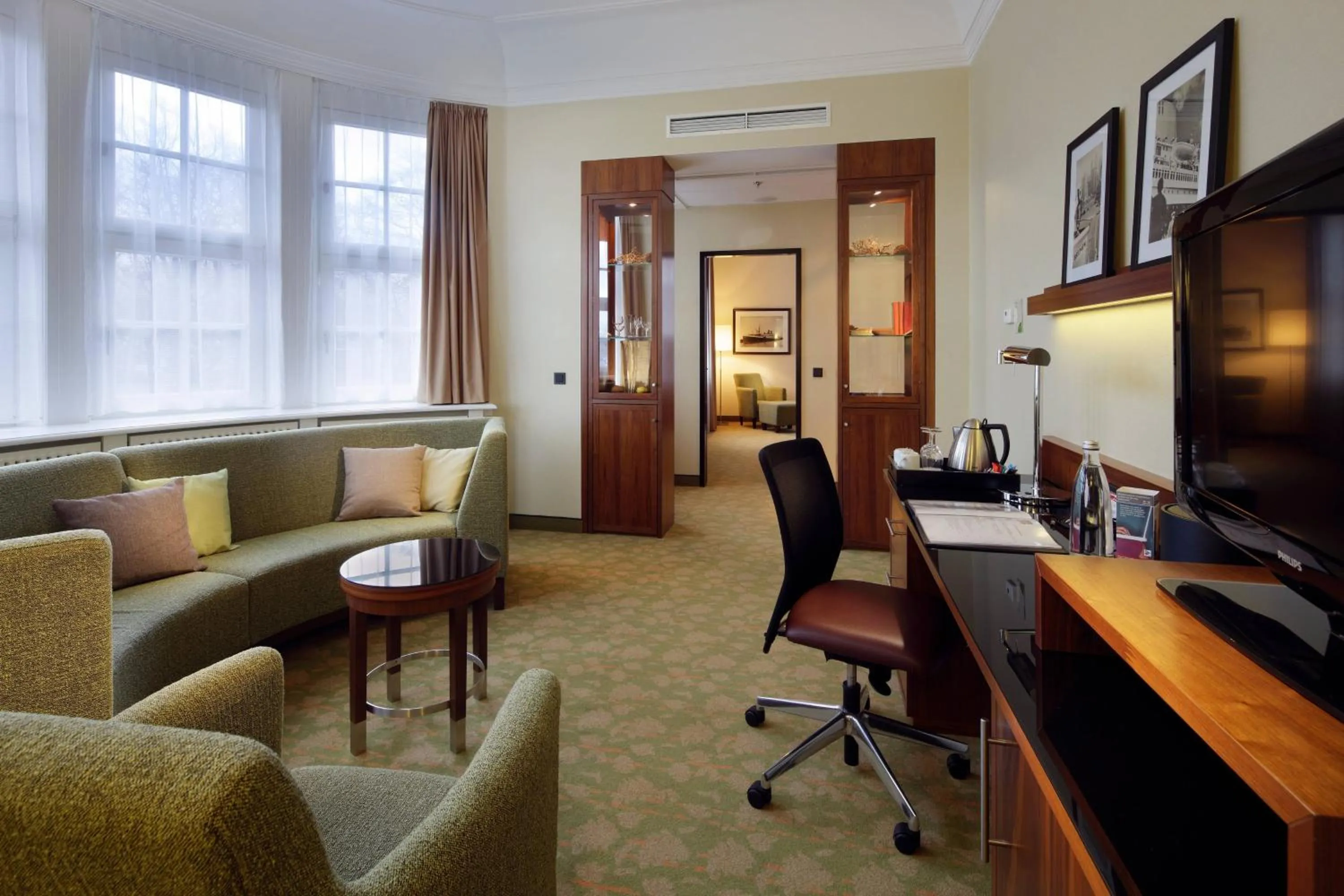 Photo of the whole room in Courtyard by Marriott Bremen