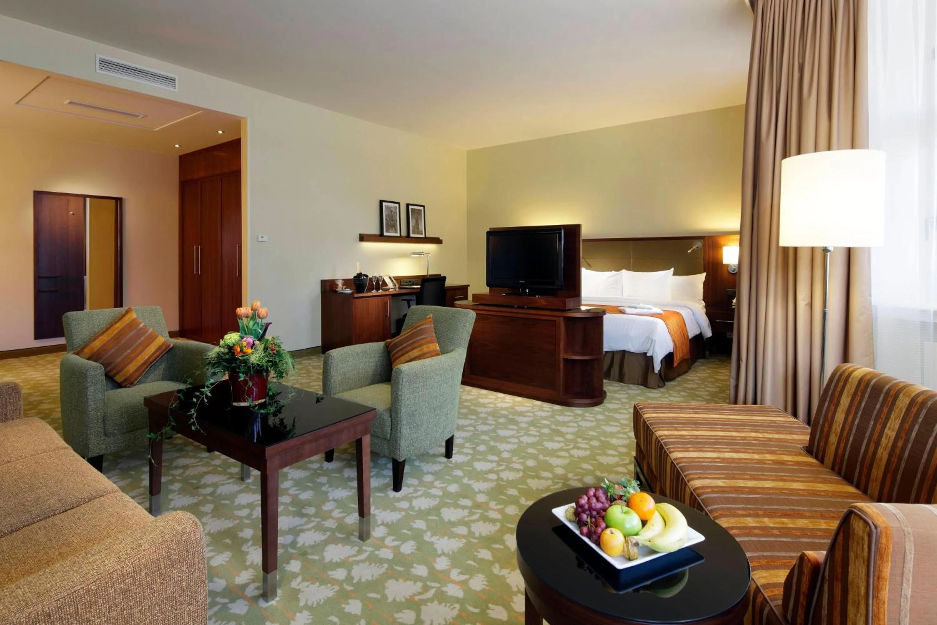 Photo of the whole room in Courtyard by Marriott Bremen