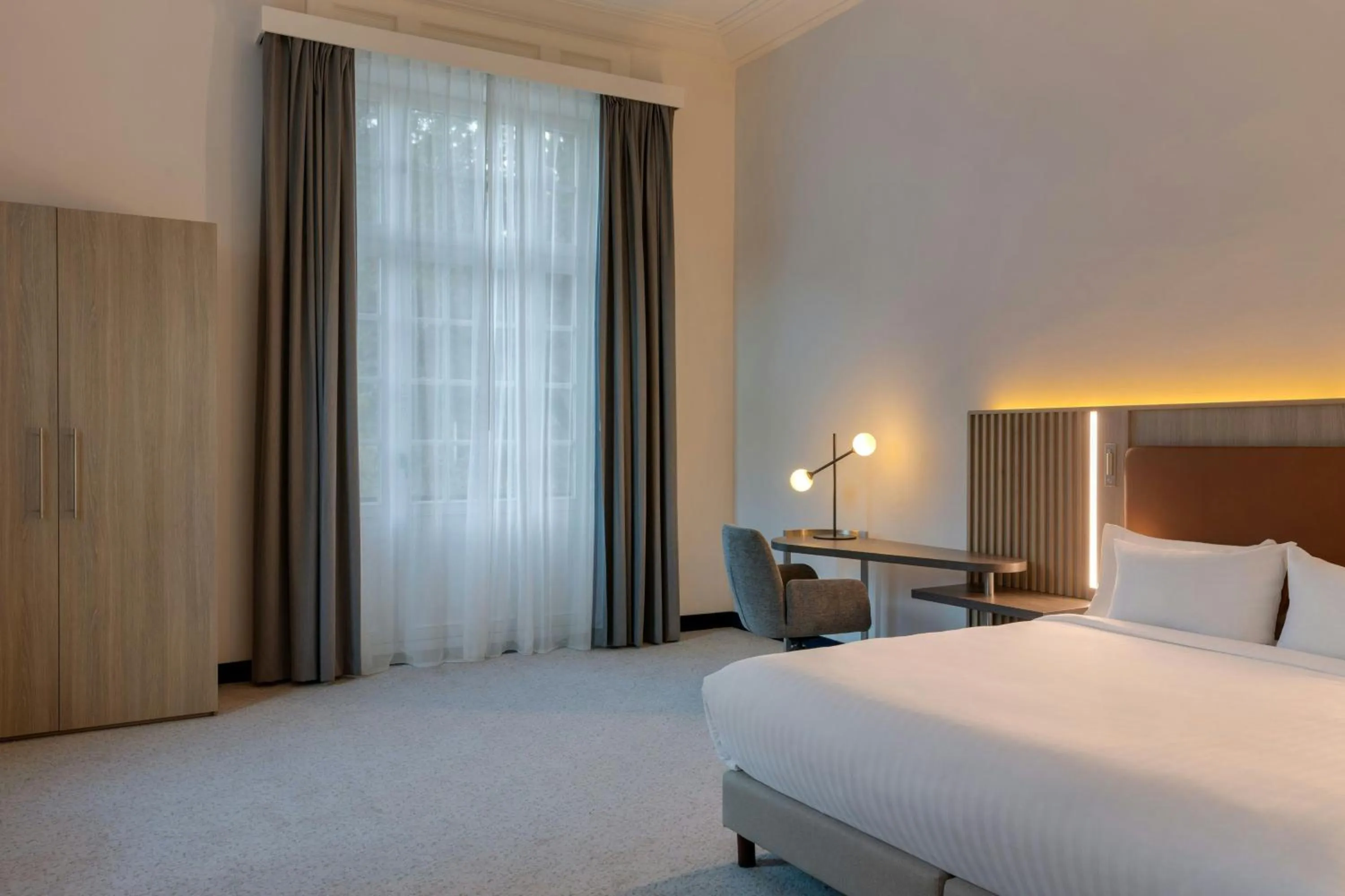 Photo of the whole room, Bed in Courtyard by Marriott Bremen