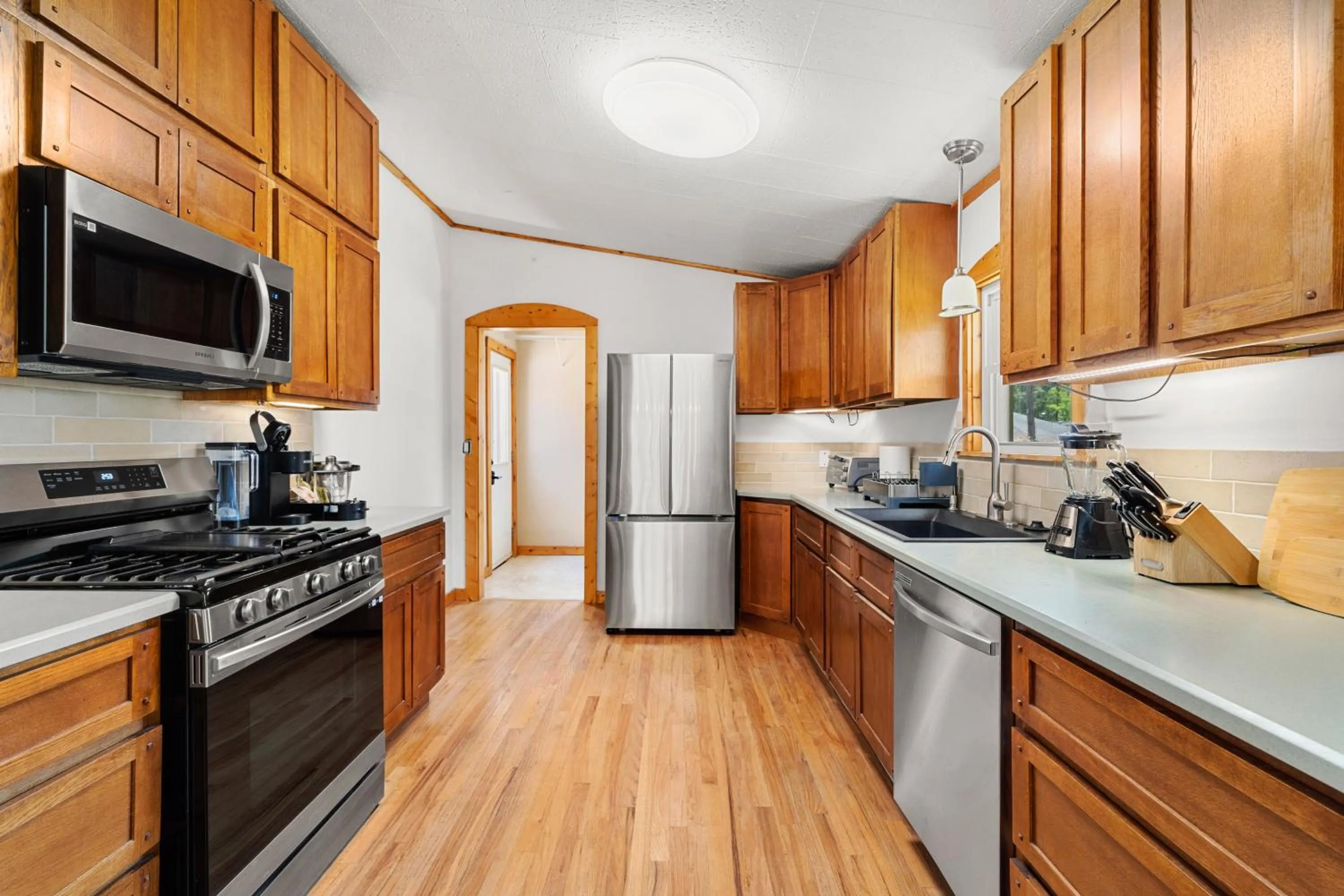 Coffee/tea facilities in CedarWood Inn