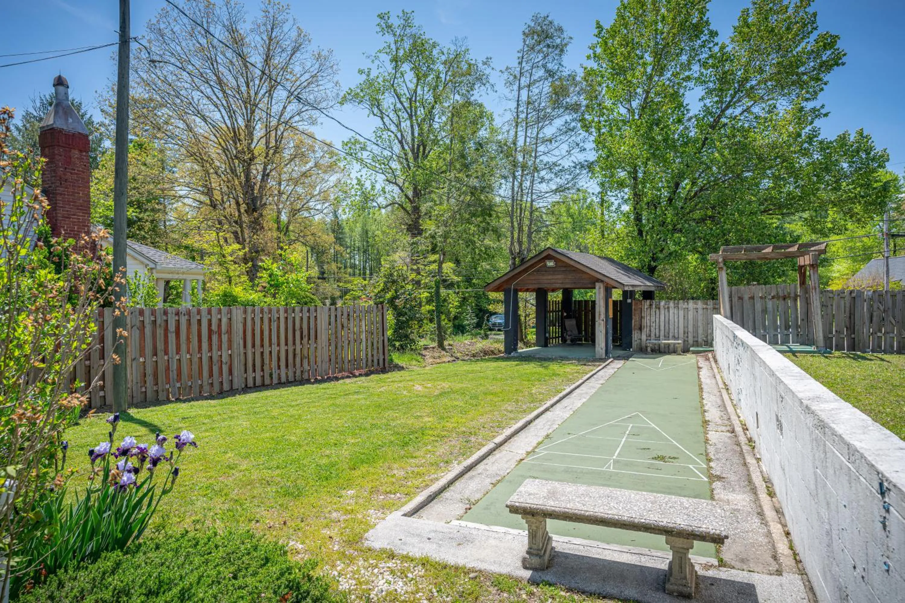 Day in CedarWood Inn