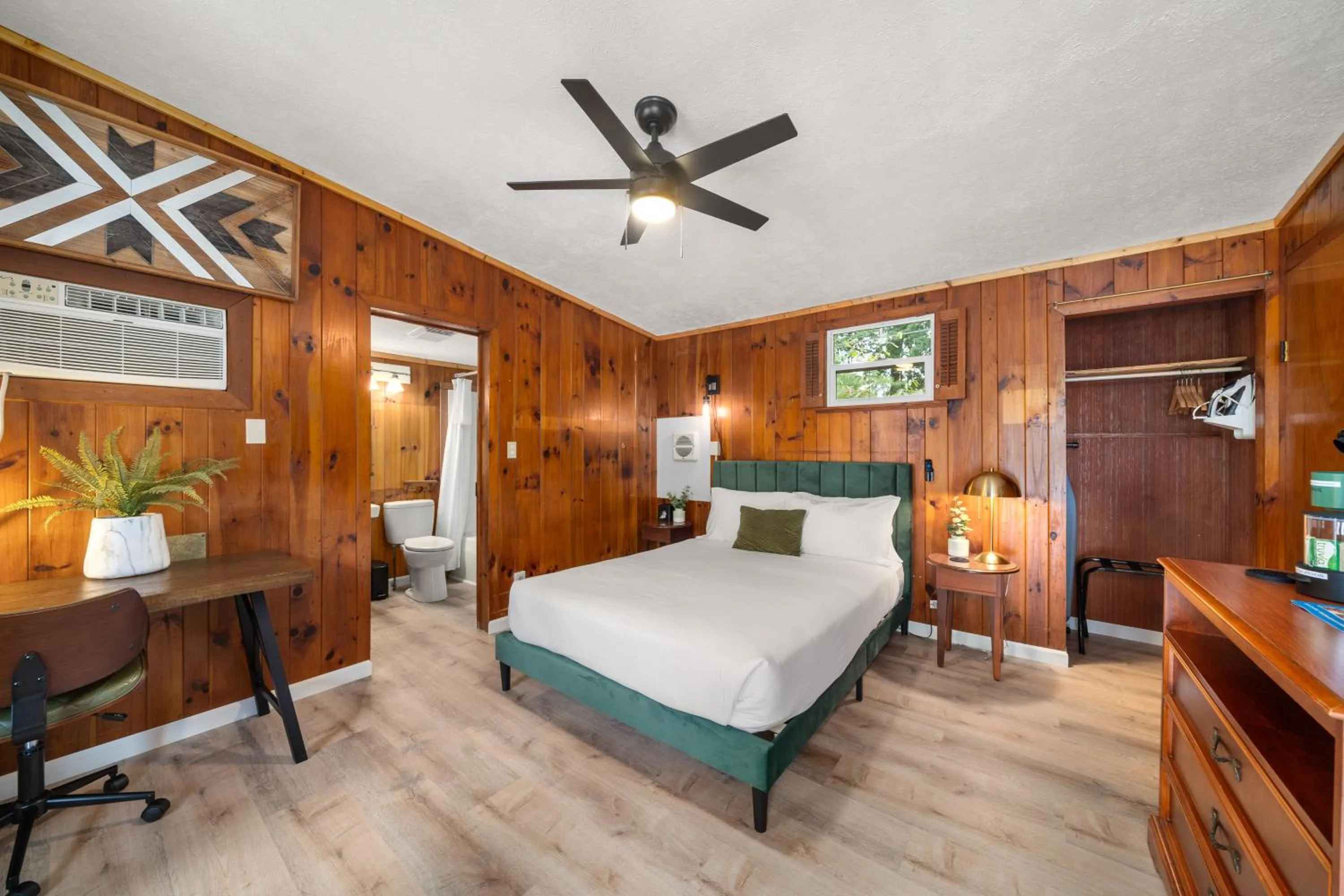 Bed in CedarWood Inn