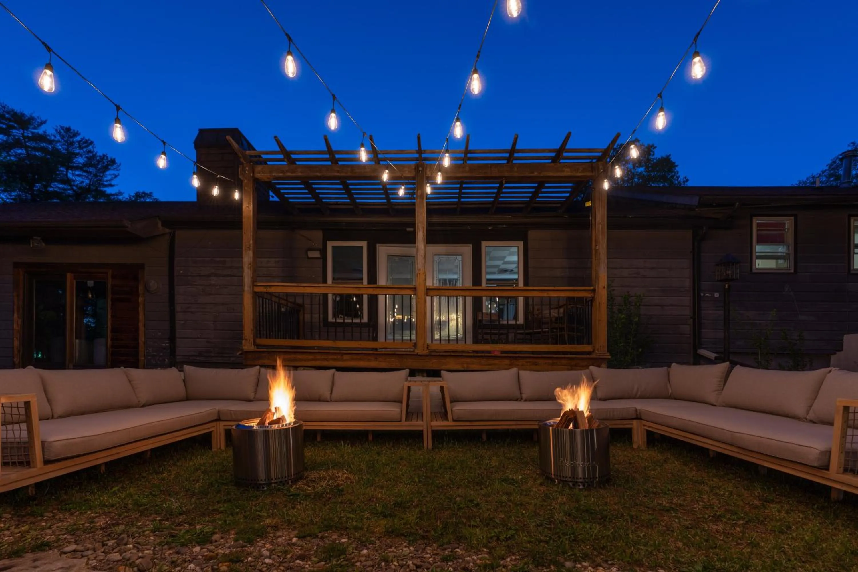 Balcony/Terrace in CedarWood Inn
