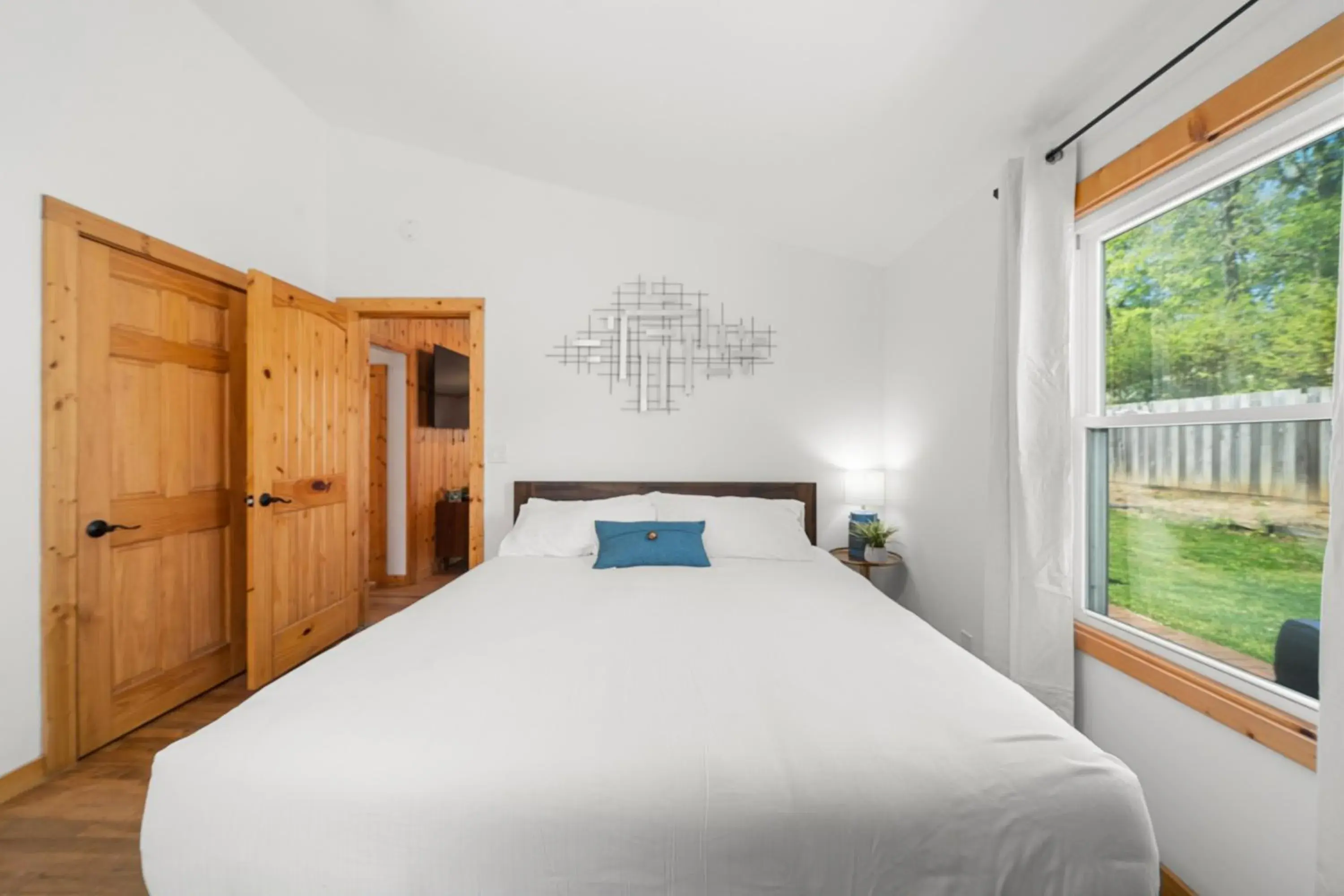 Bed in CedarWood Inn Bed in CedarWood Inn