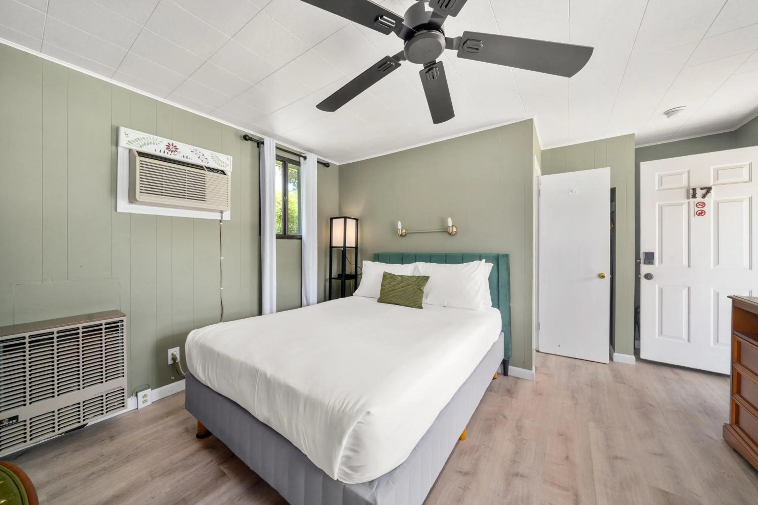 Bed in CedarWood Inn