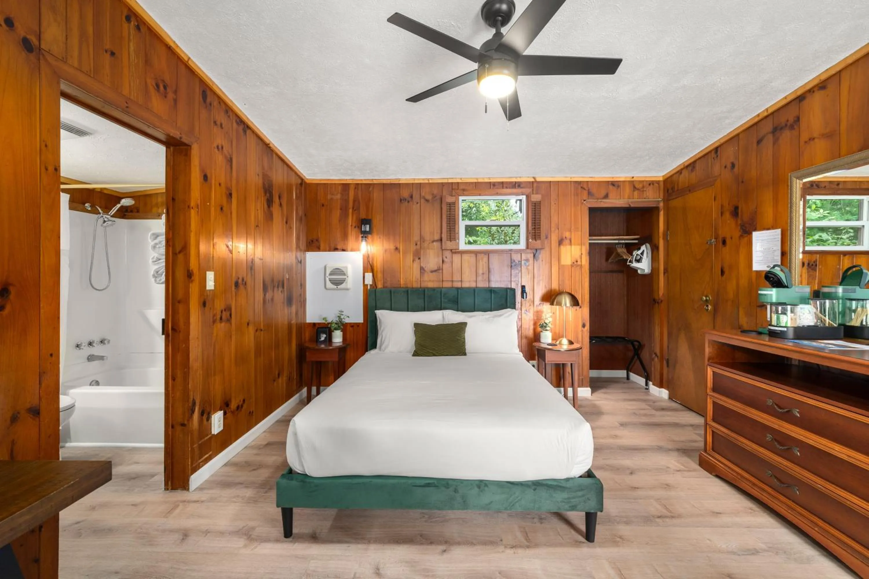 Bed in CedarWood Inn