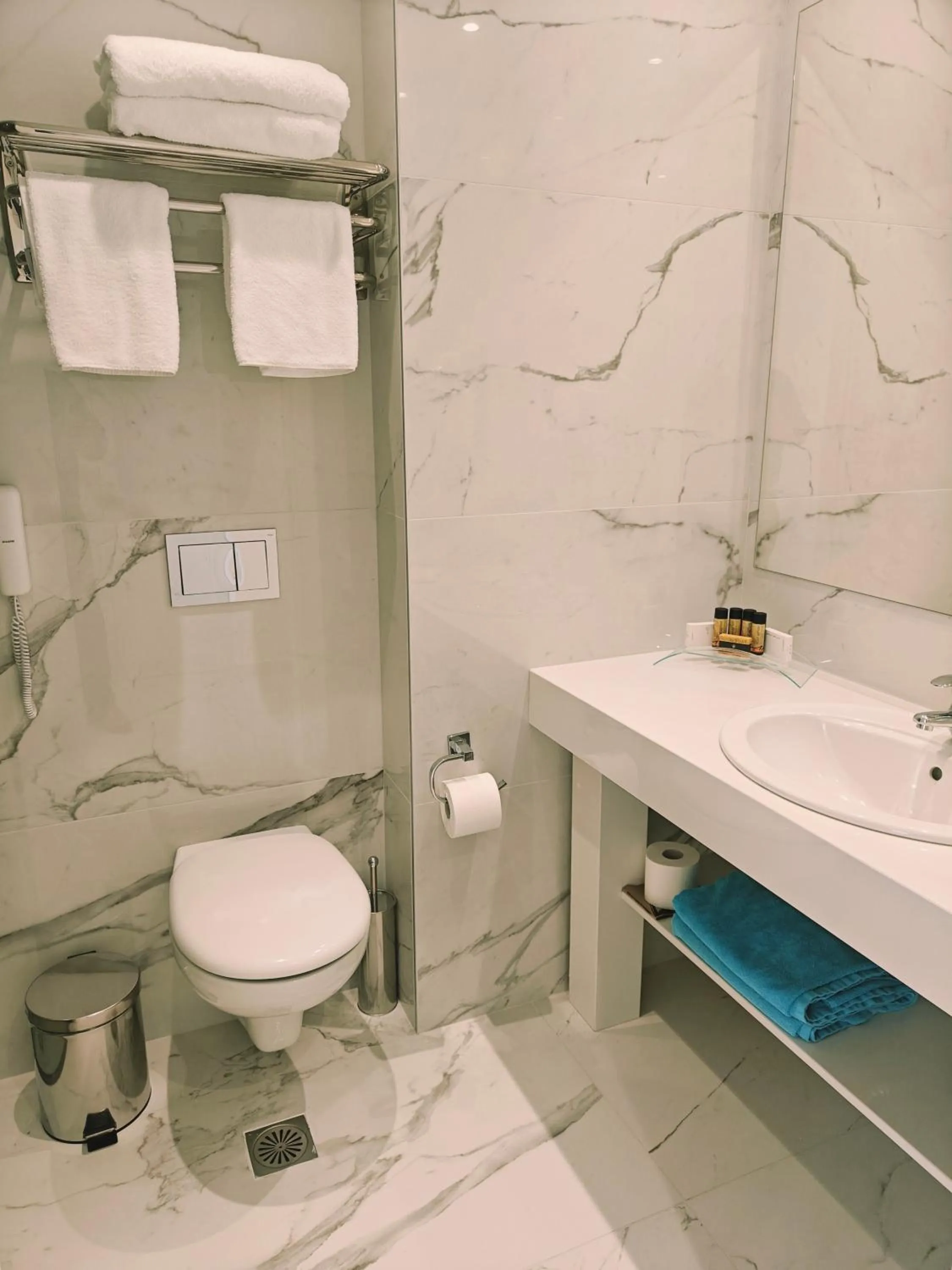 Bathroom in Ibiscus Hotel