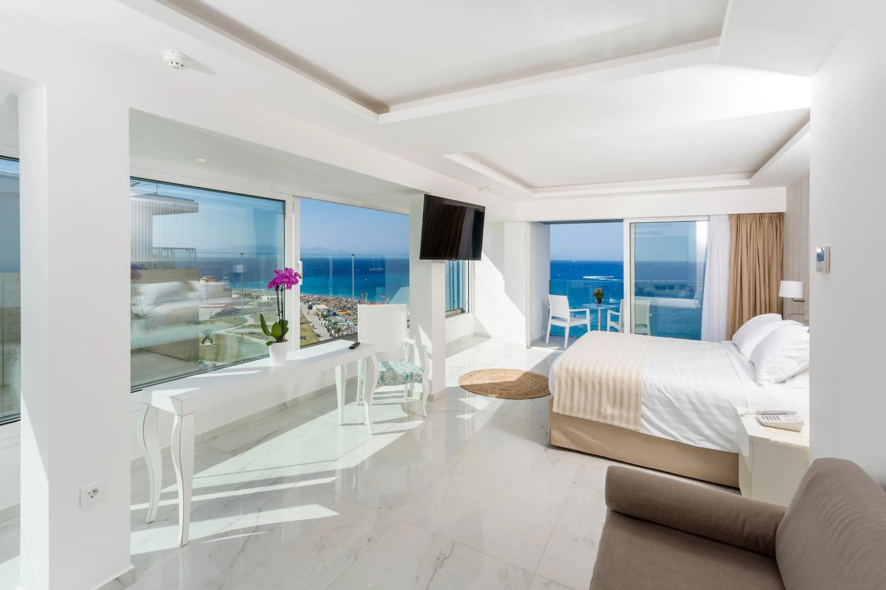 Photo of the whole room, Bed in Ibiscus Hotel