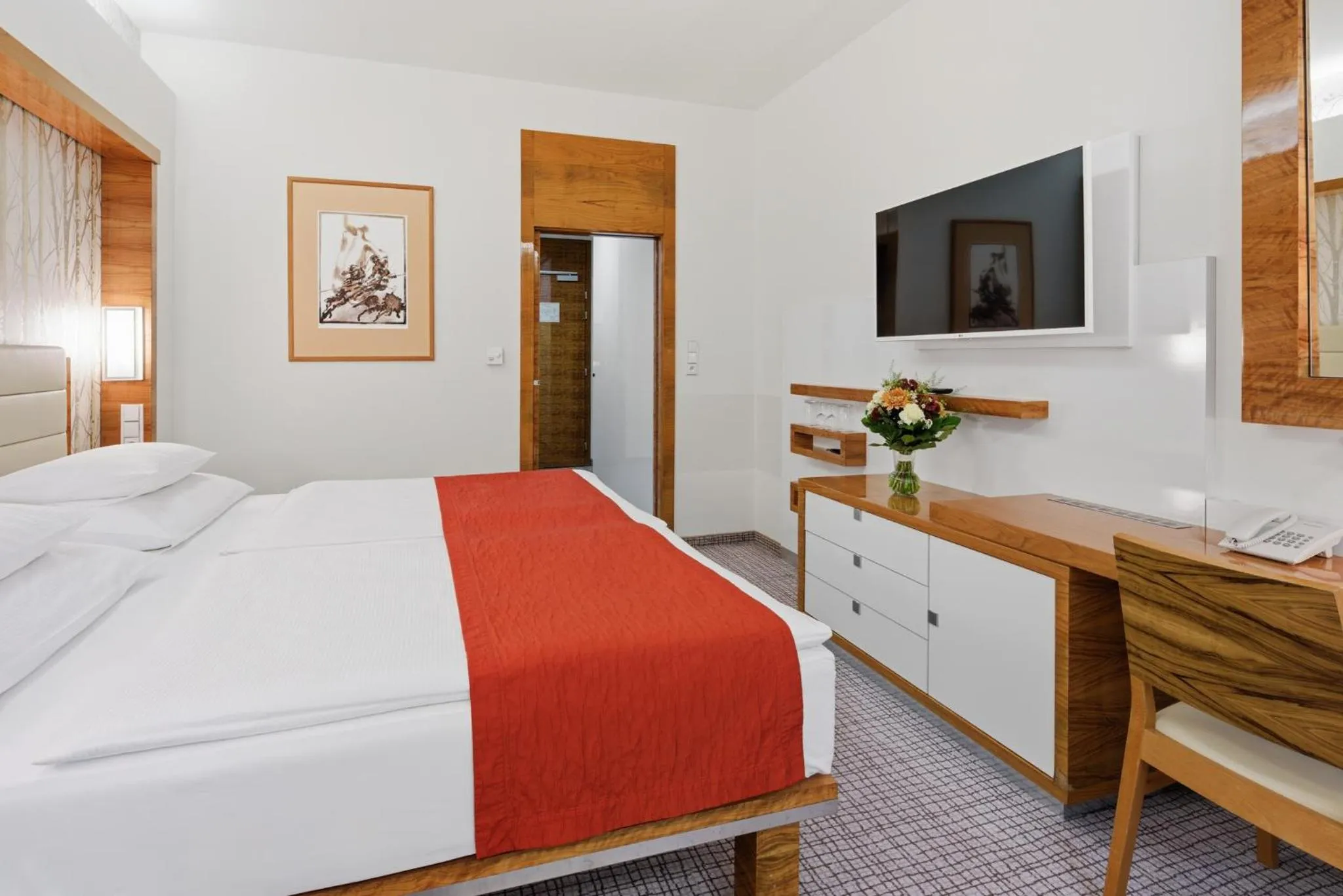 Bedroom, Bed in St. Joseph Royal Regent