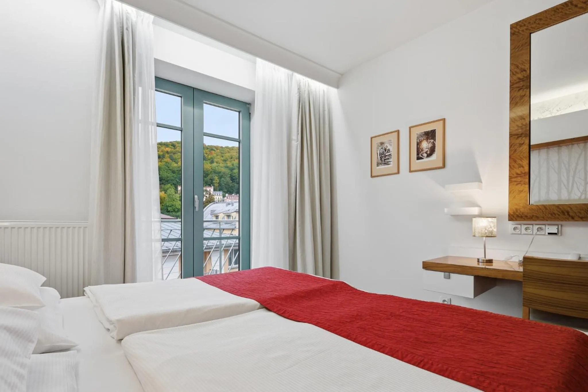 Bedroom, Bed in St. Joseph Royal Regent