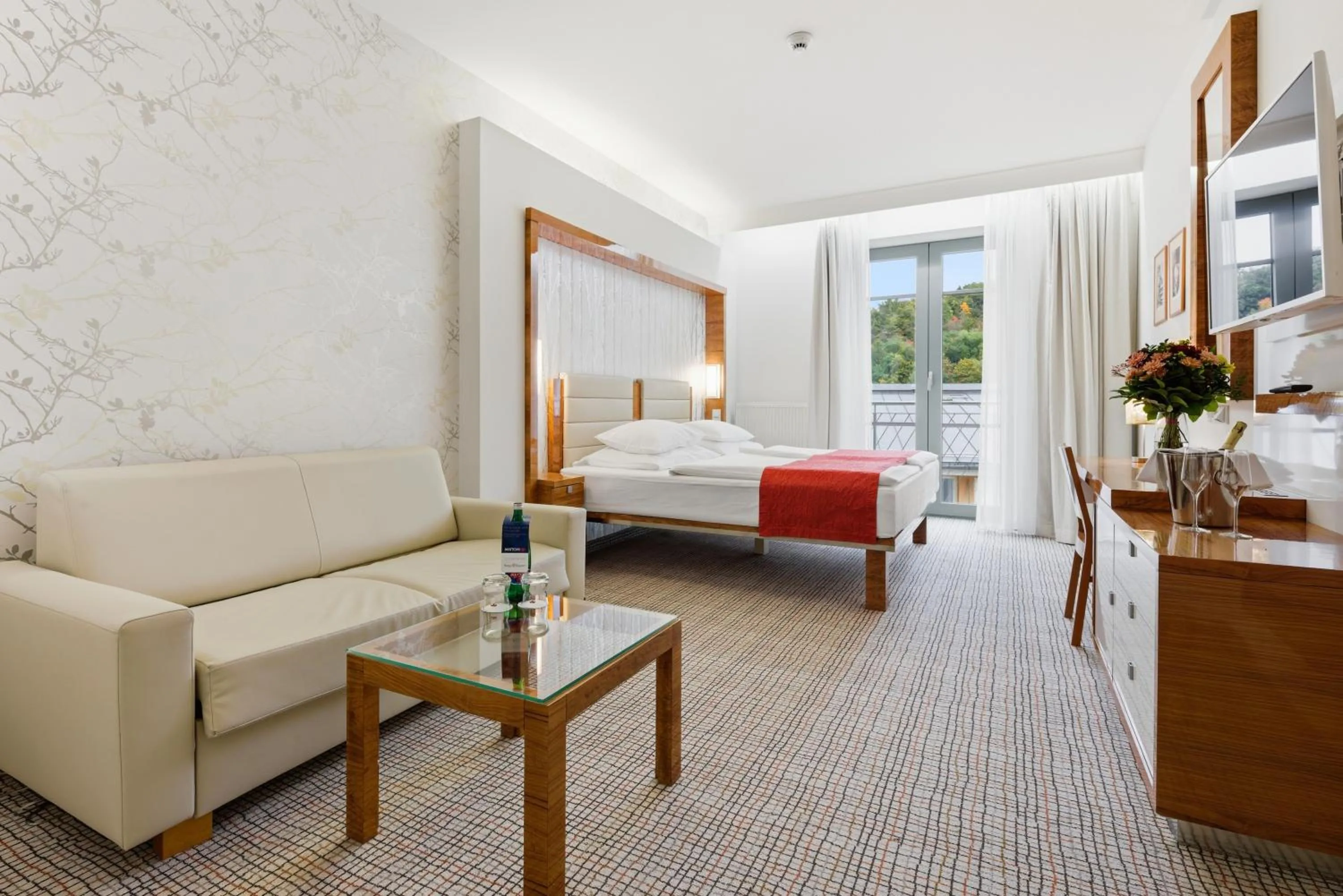 Bedroom, Bed in St. Joseph Royal Regent