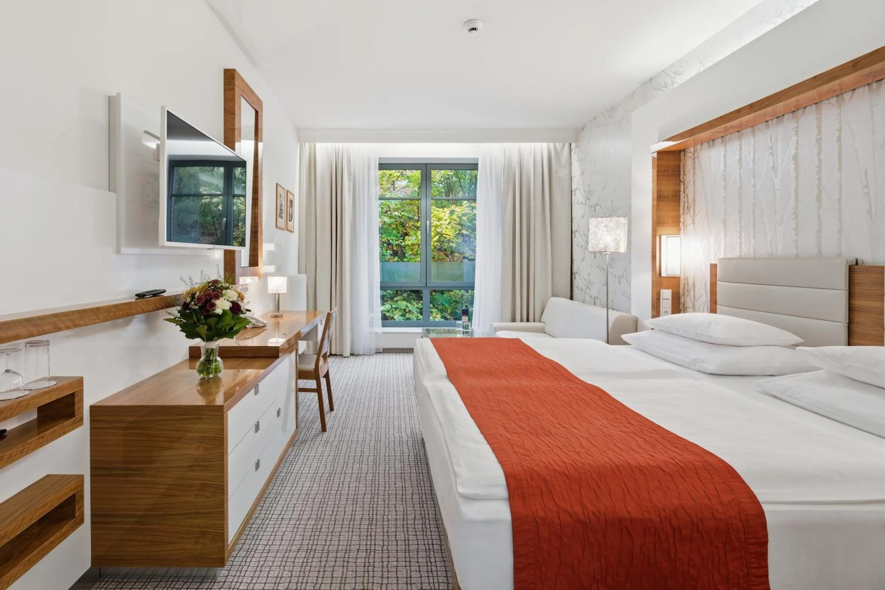 Bedroom, Bed in St. Joseph Royal Regent