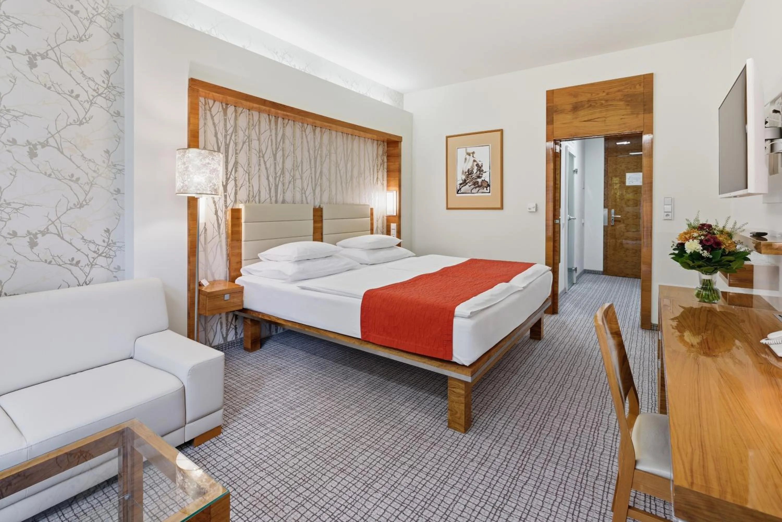 Photo of the whole room, Bed in St. Joseph Royal Regent