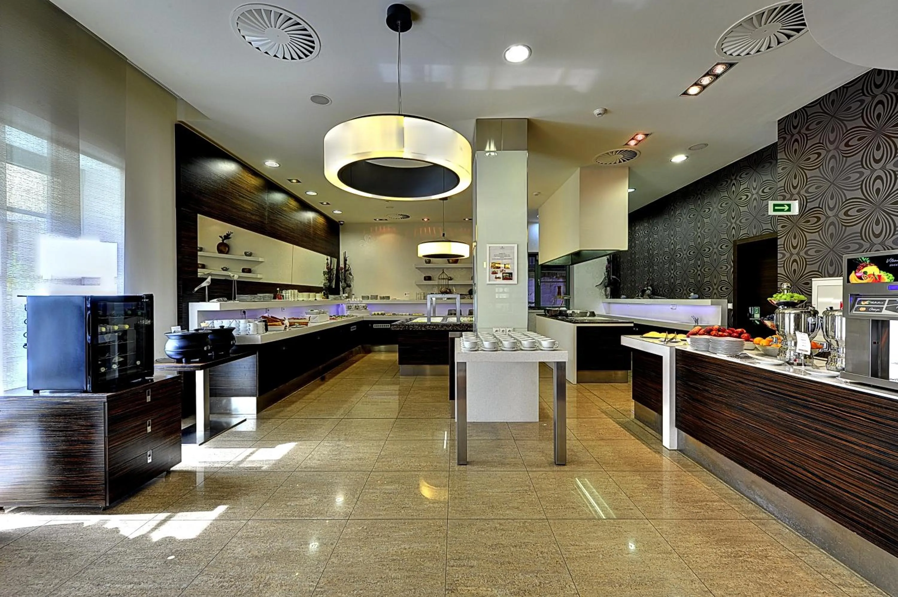 Restaurant/places to eat in St. Joseph Royal Regent