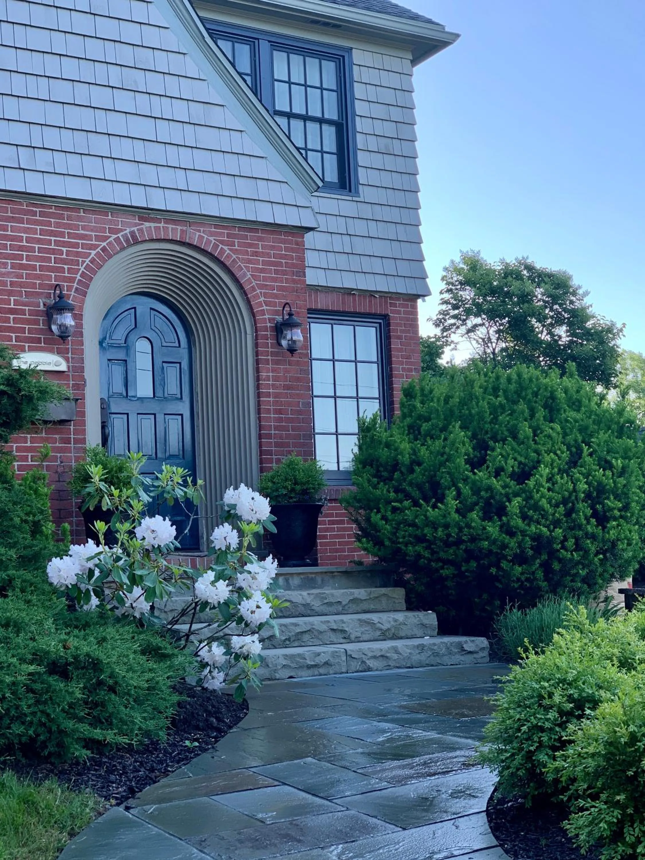 Property building in The Pebble Bed and Breakfast