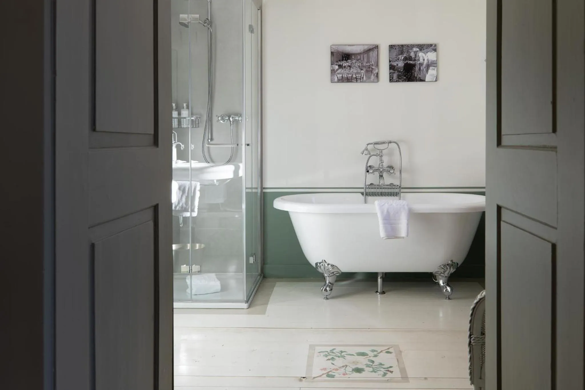 Bathroom in Hôtel Bella Tola & SPA