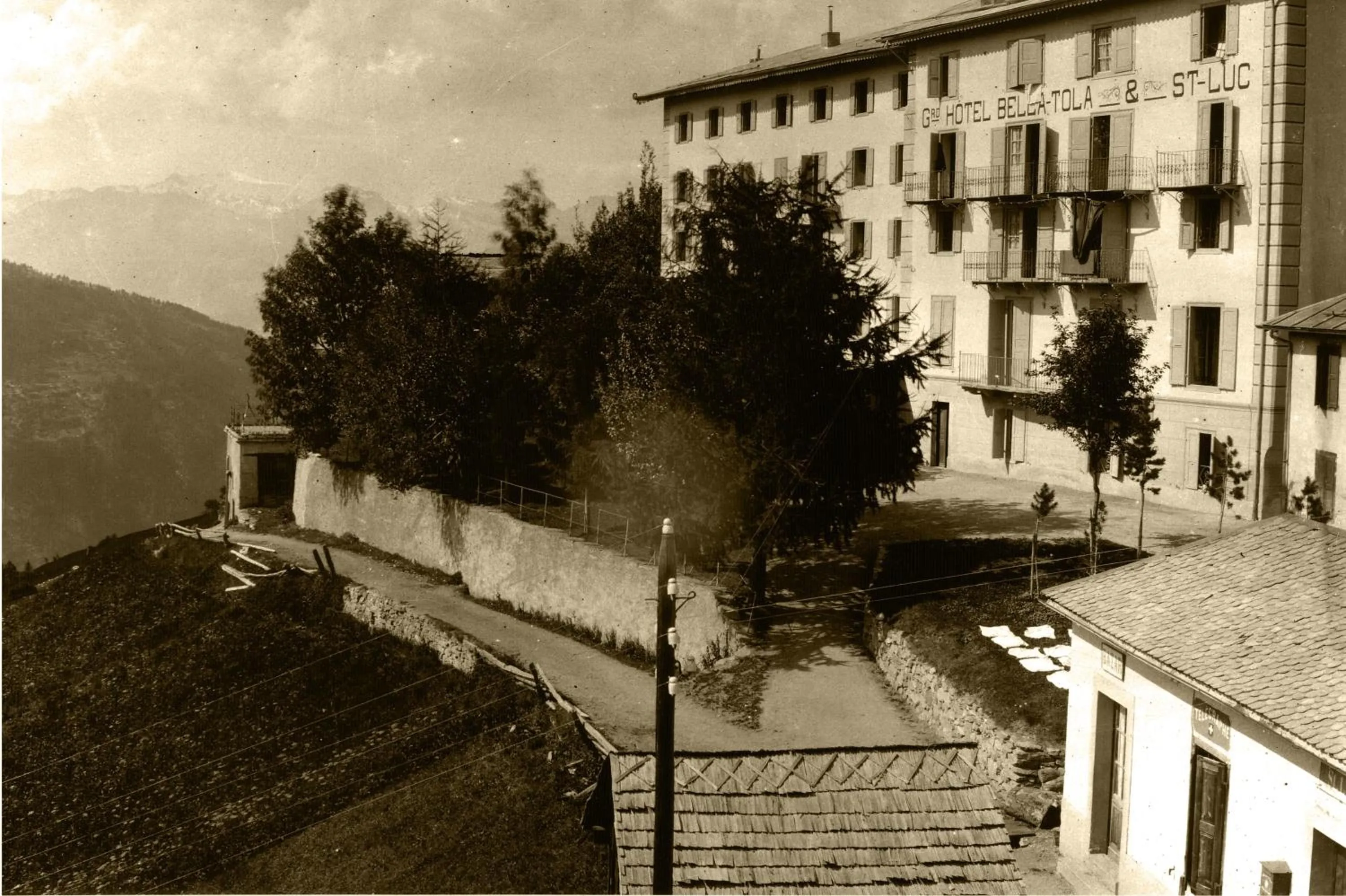 Facade/entrance in Hôtel Bella Tola & SPA