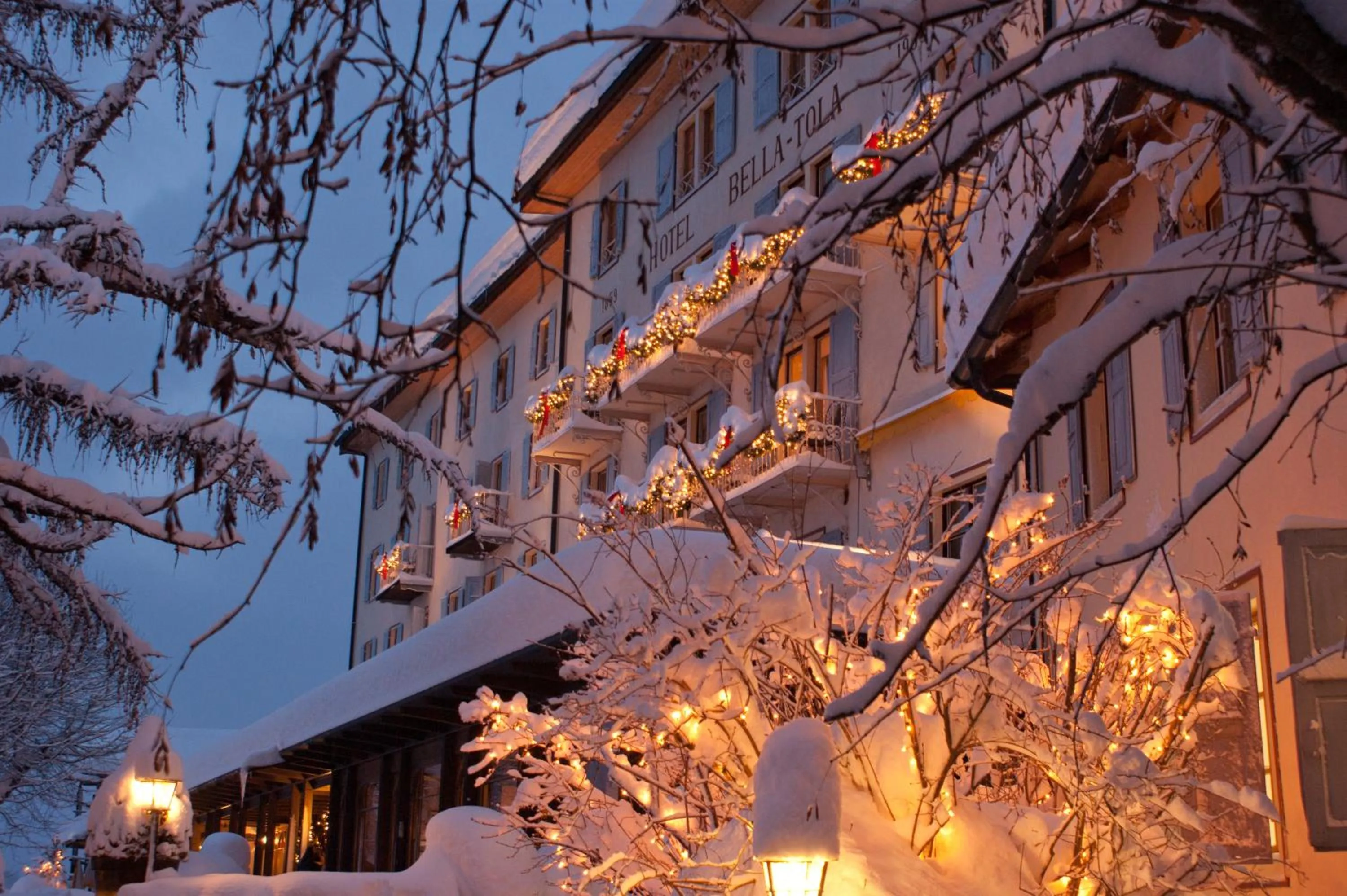 Facade/entrance in Hôtel Bella Tola & SPA