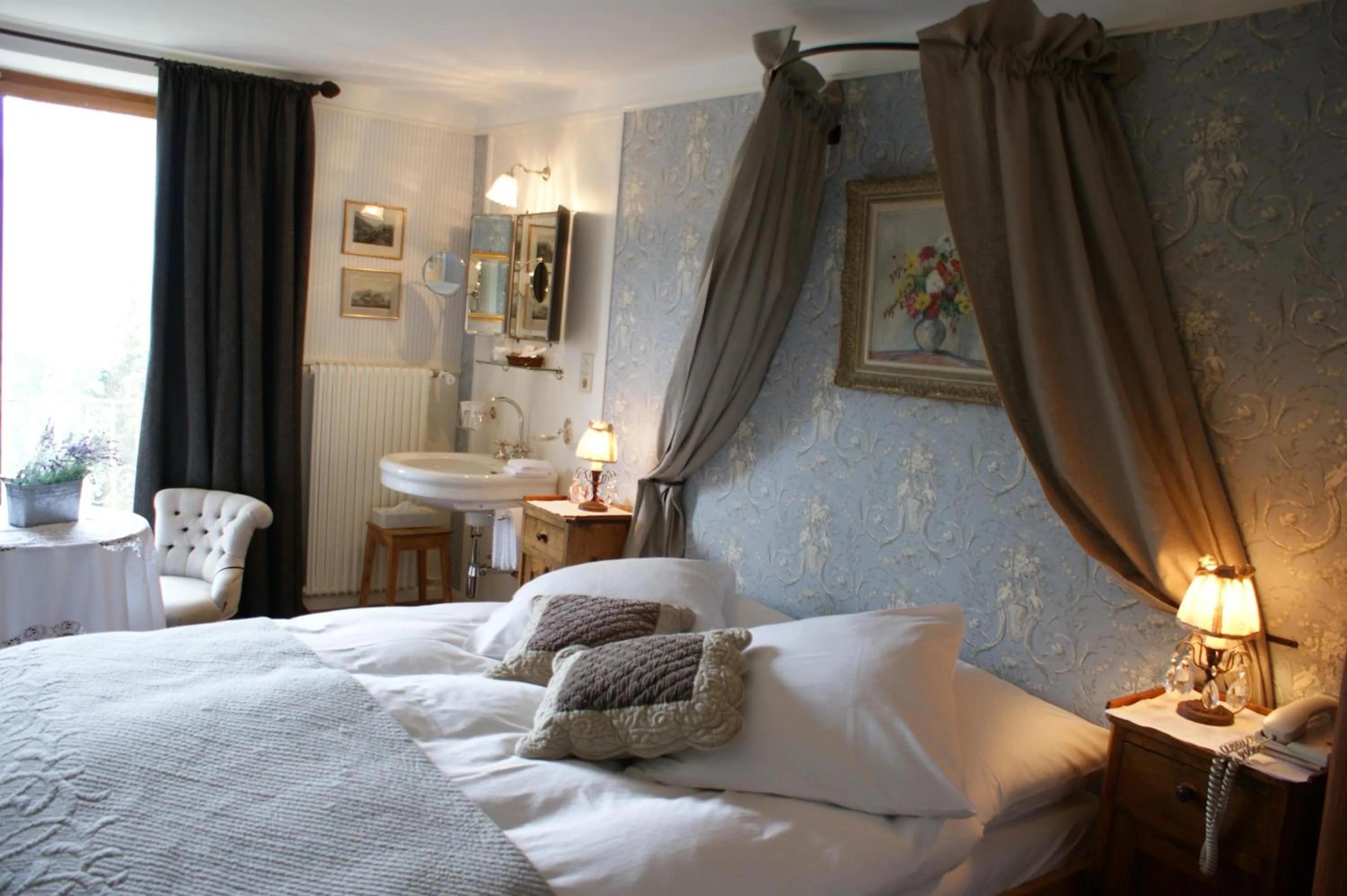 Bed in Hôtel Bella Tola & SPA