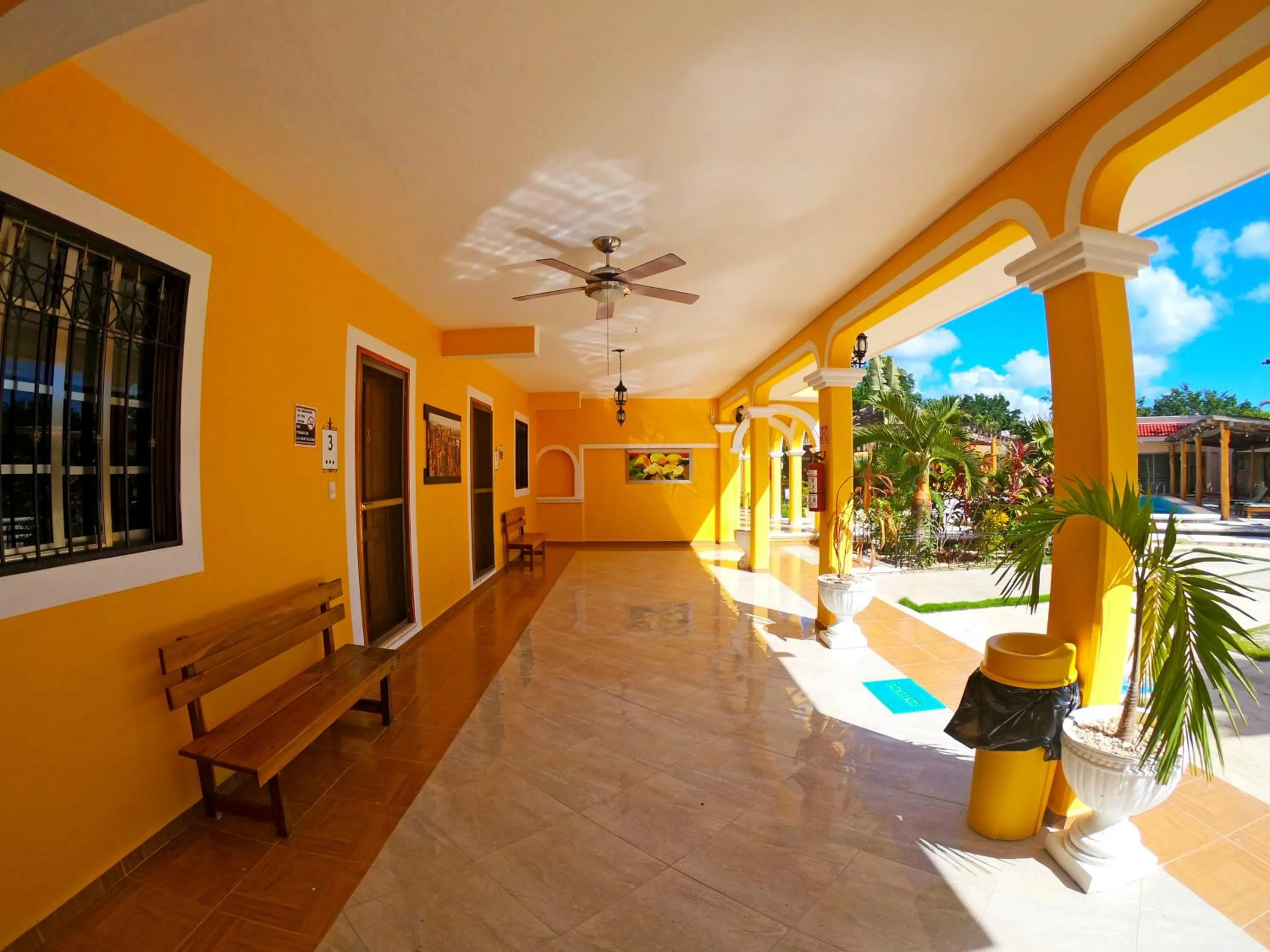 Facade/entrance in Hotel Scarlette