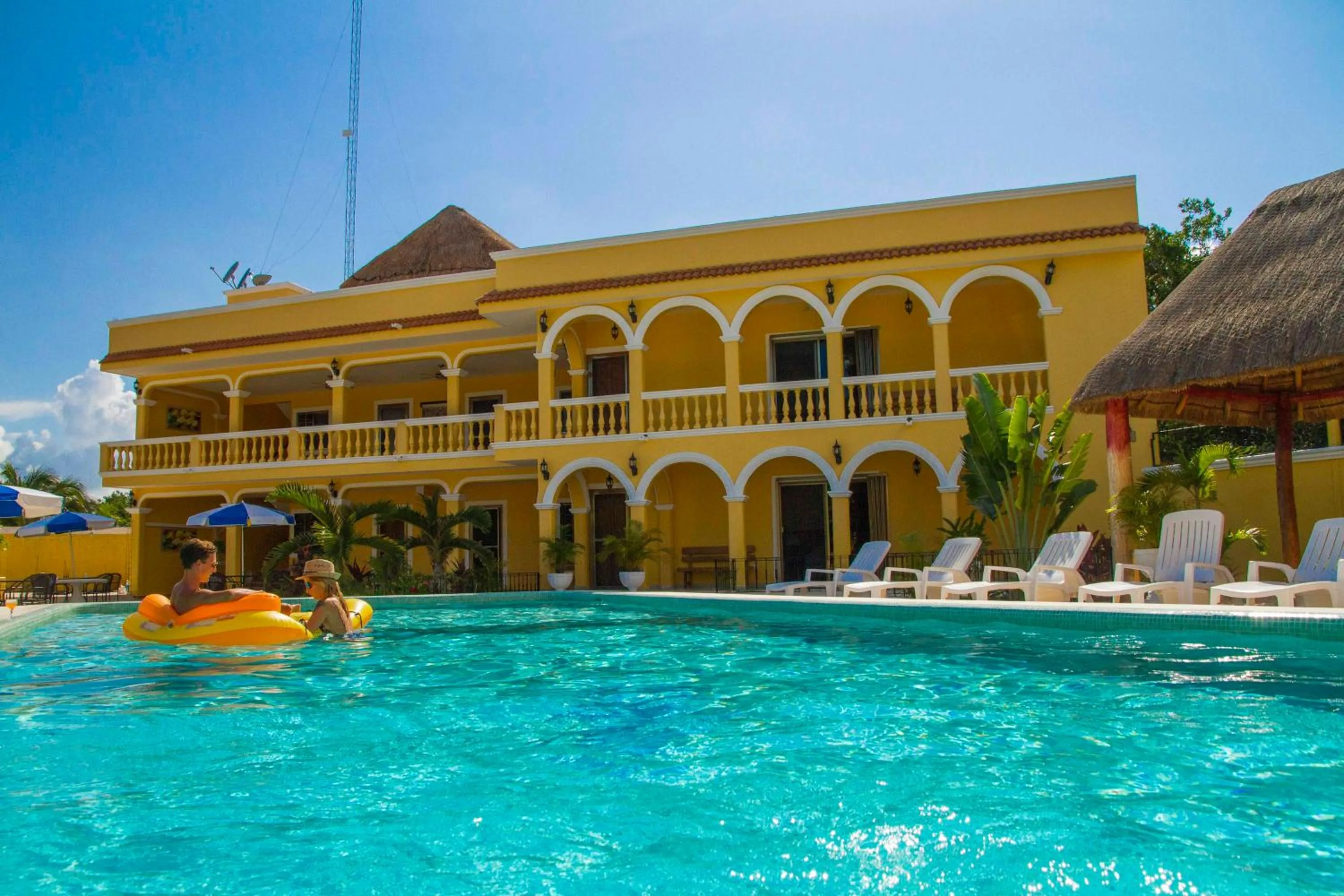 People in Hotel Scarlette