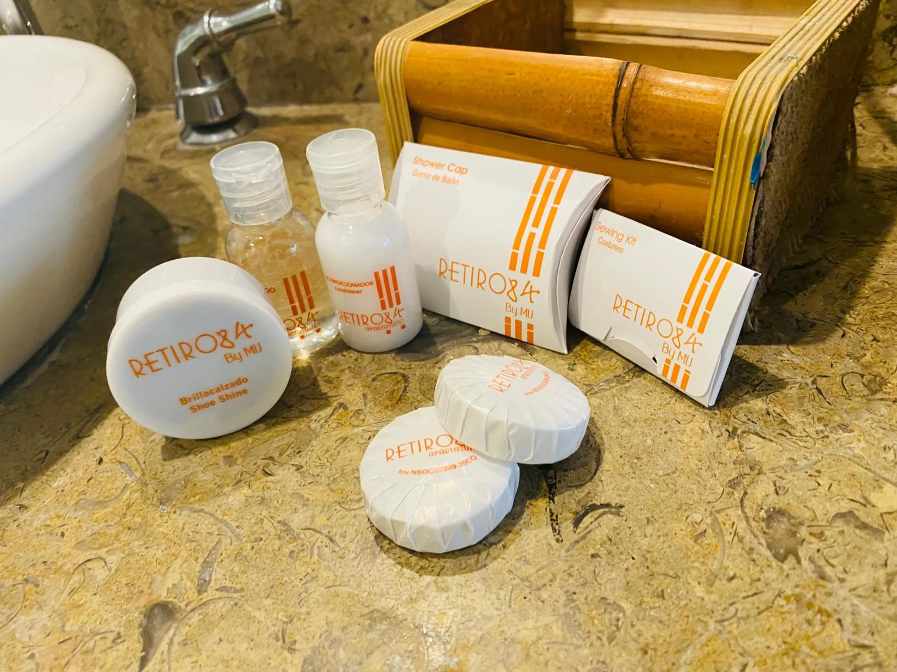 Toilet in Hotel Retiro 84 by MIJ