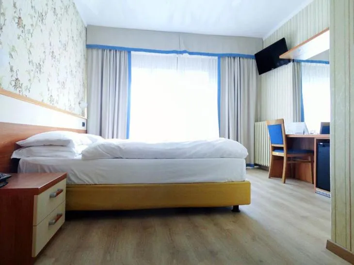 Photo of the whole room, Bed in Hotel Sole - Limone