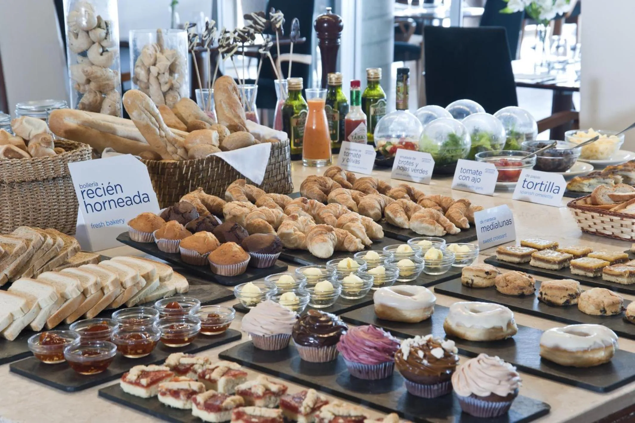 Breakfast in NH Montevideo Columbia