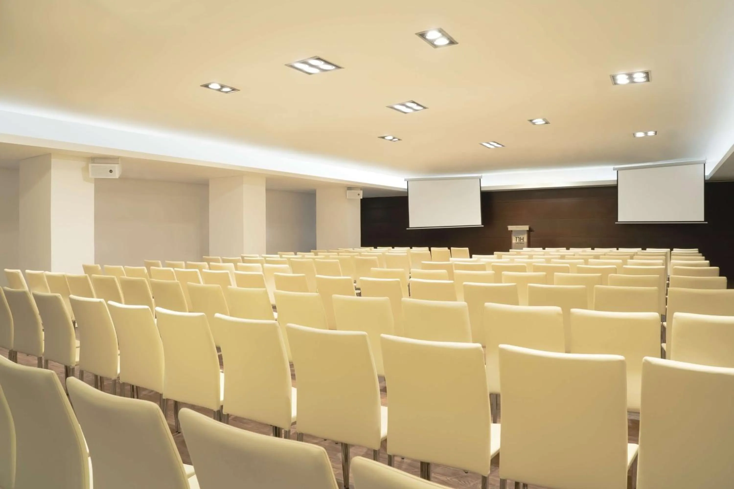 Meeting/conference room in NH Montevideo Columbia