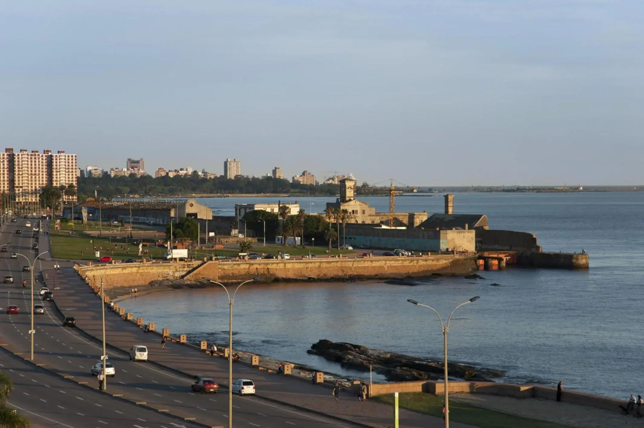 Property building in NH Montevideo Columbia Property building in NH Montevideo Columbia