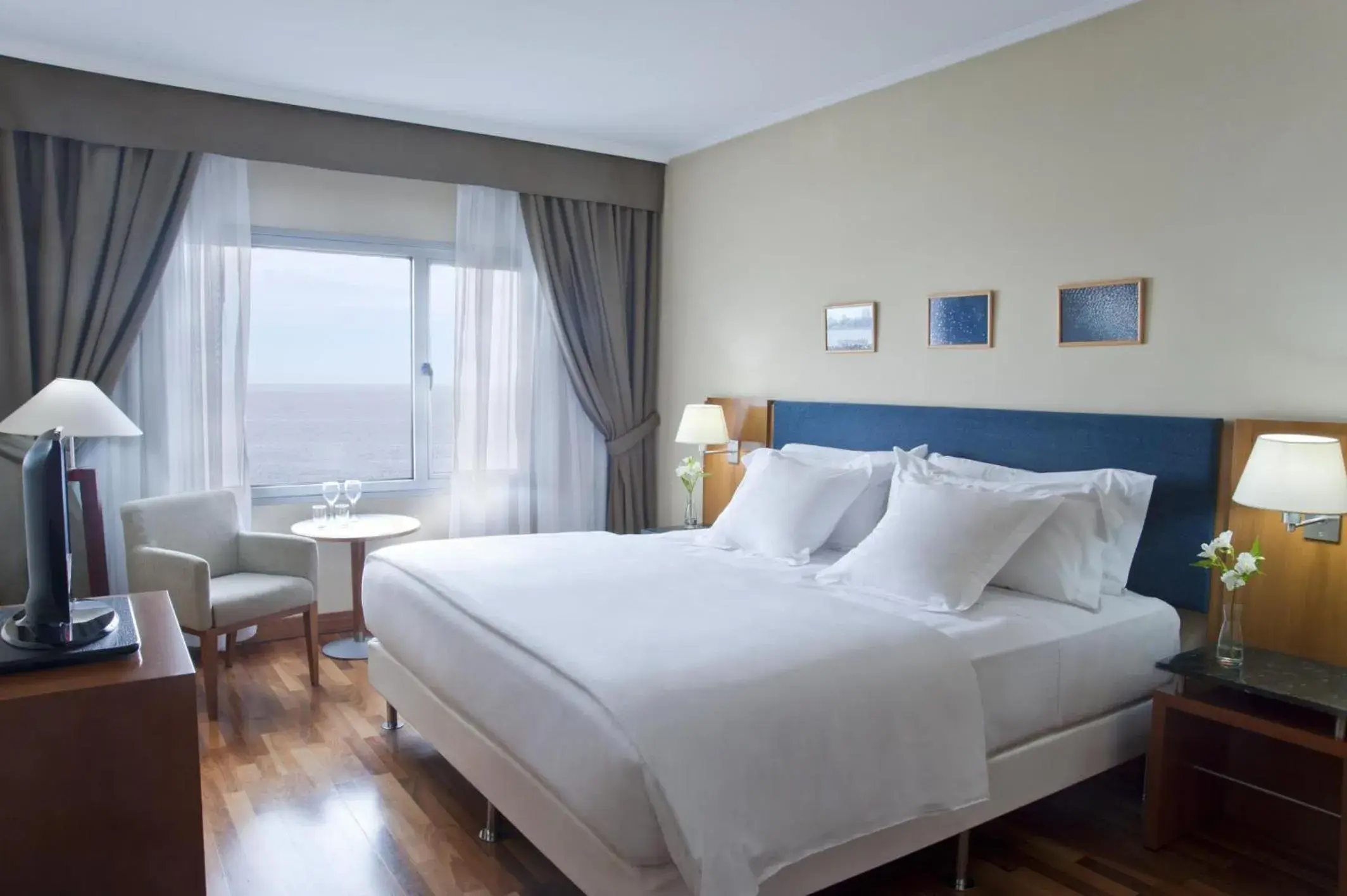 Bedroom, Bed in NH Montevideo Columbia Bedroom, Bed in NH Montevideo Columbia