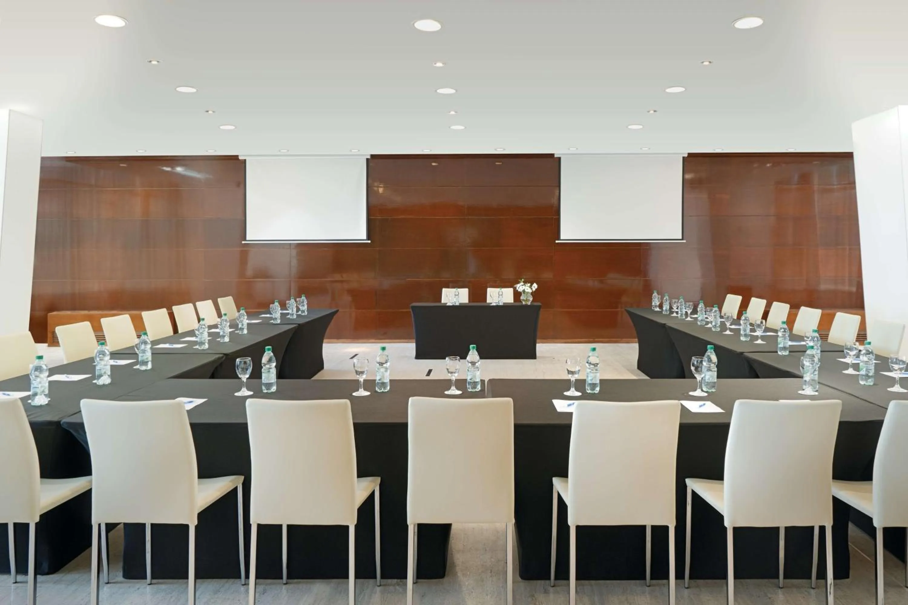 Meeting/conference room in NH Montevideo Columbia