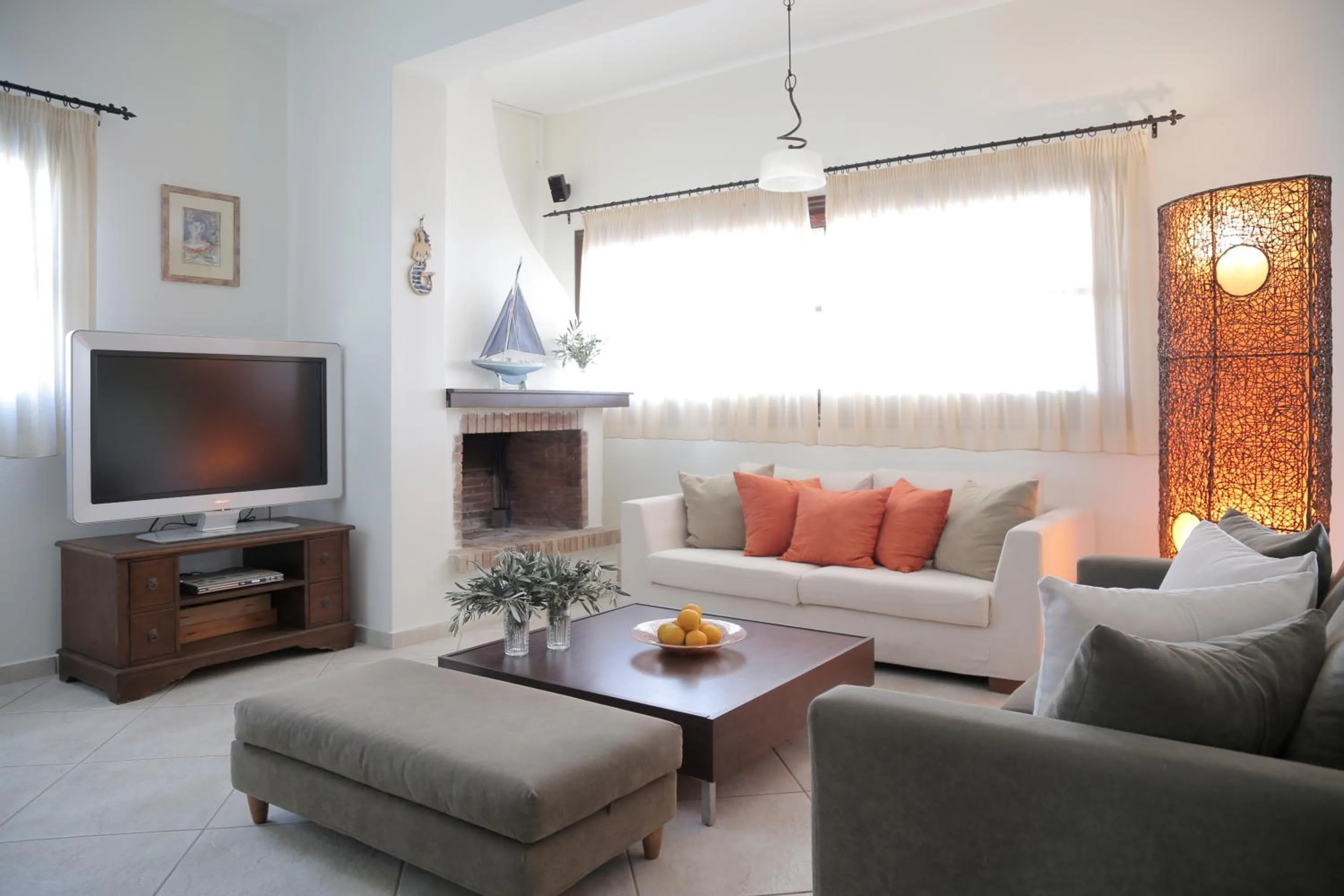 Communal lounge/ TV room in Yalis Hotel