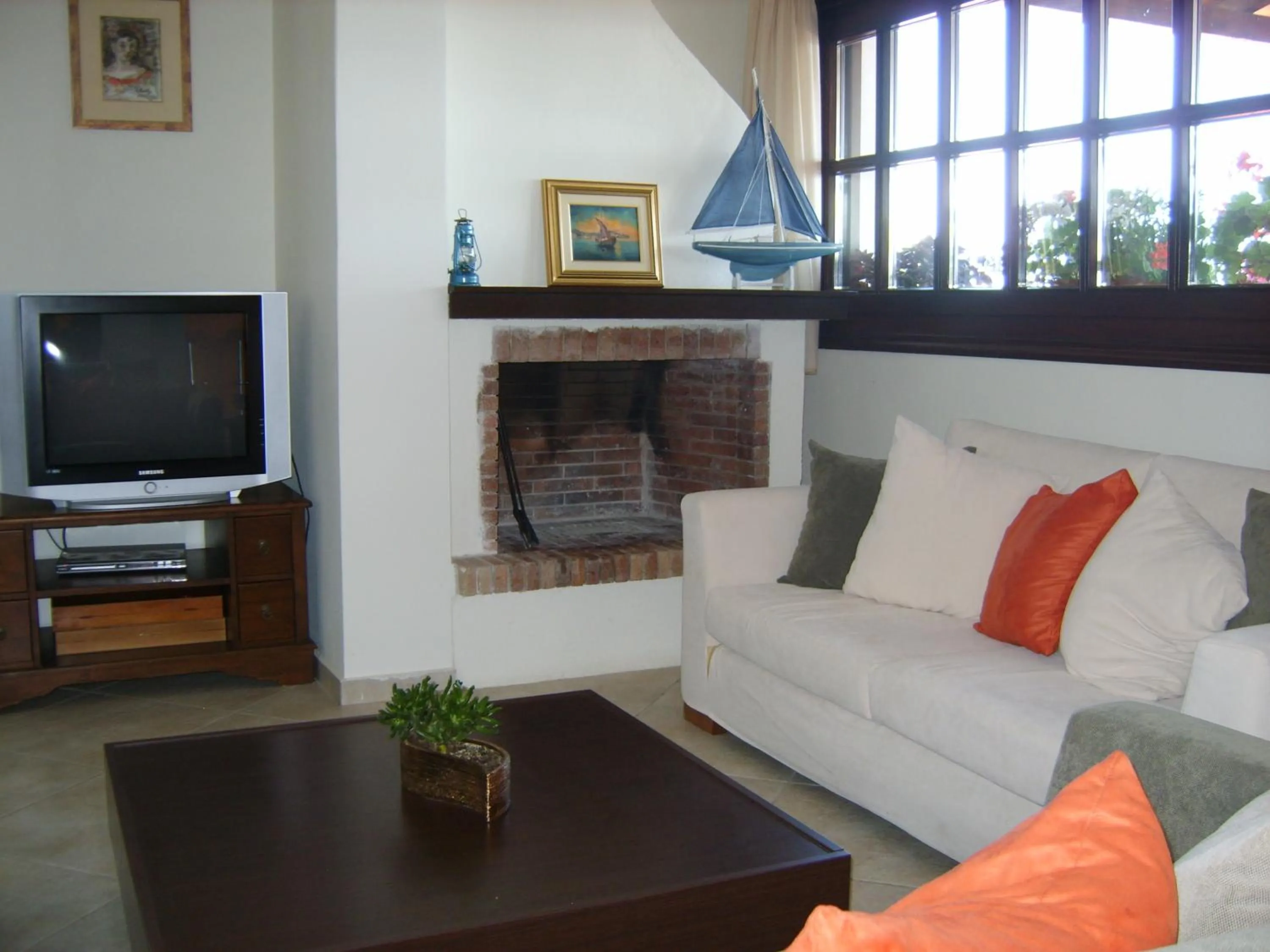 Communal lounge/ TV room in Yalis Hotel