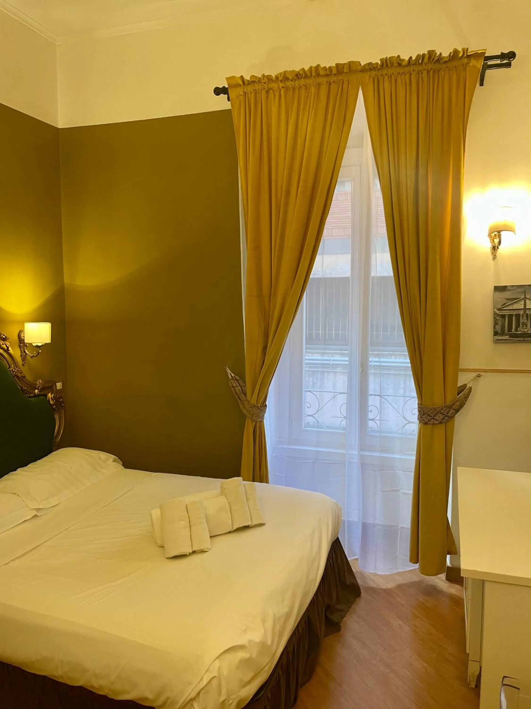 Bedroom, Bed in DCBoutiqueHotel