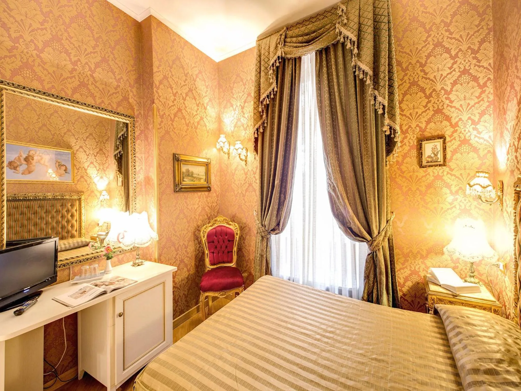 Bedroom, Bed in DCBoutiqueHotel