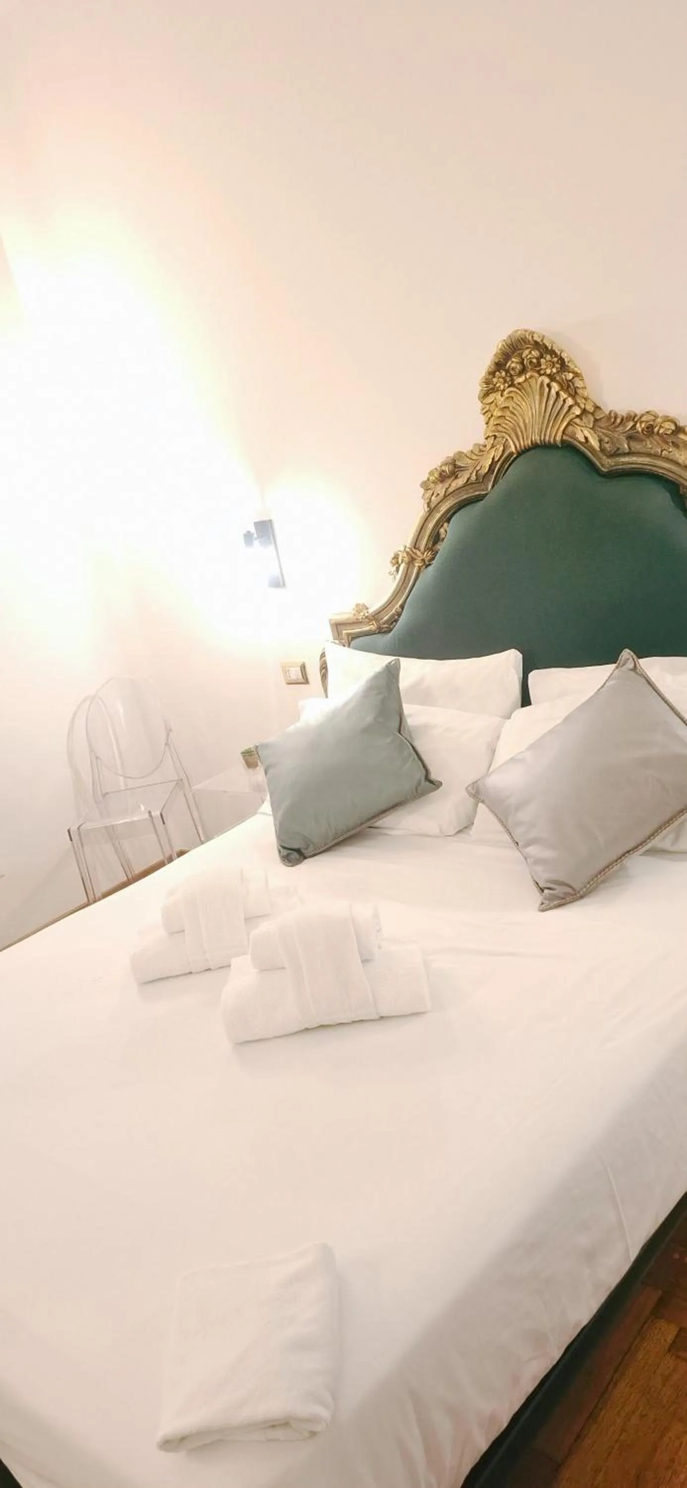 Bedroom, Bed in DCBoutiqueHotel