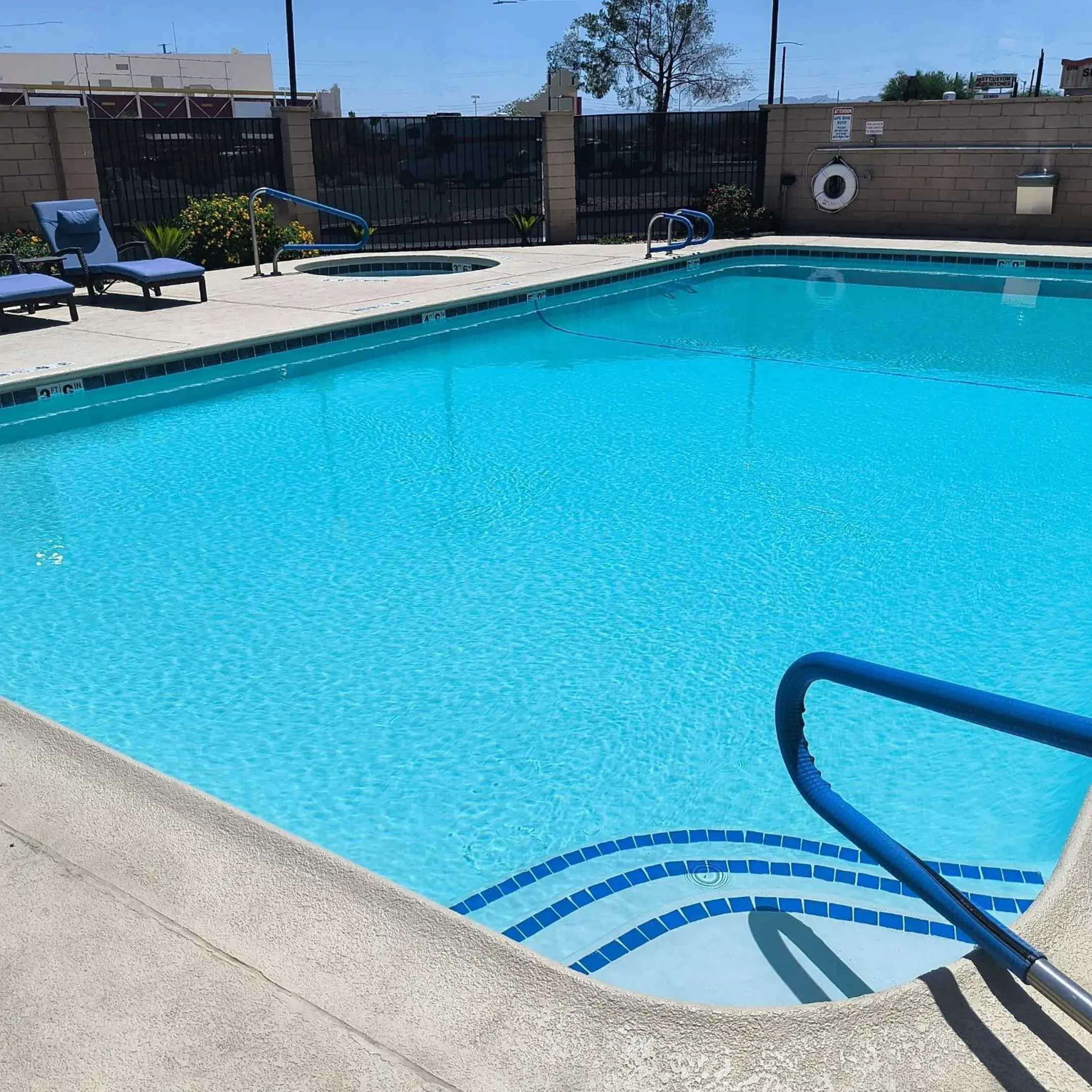 Swimming pool in Longhorn Boulder Highway Swimming pool in Longhorn Boulder Highway