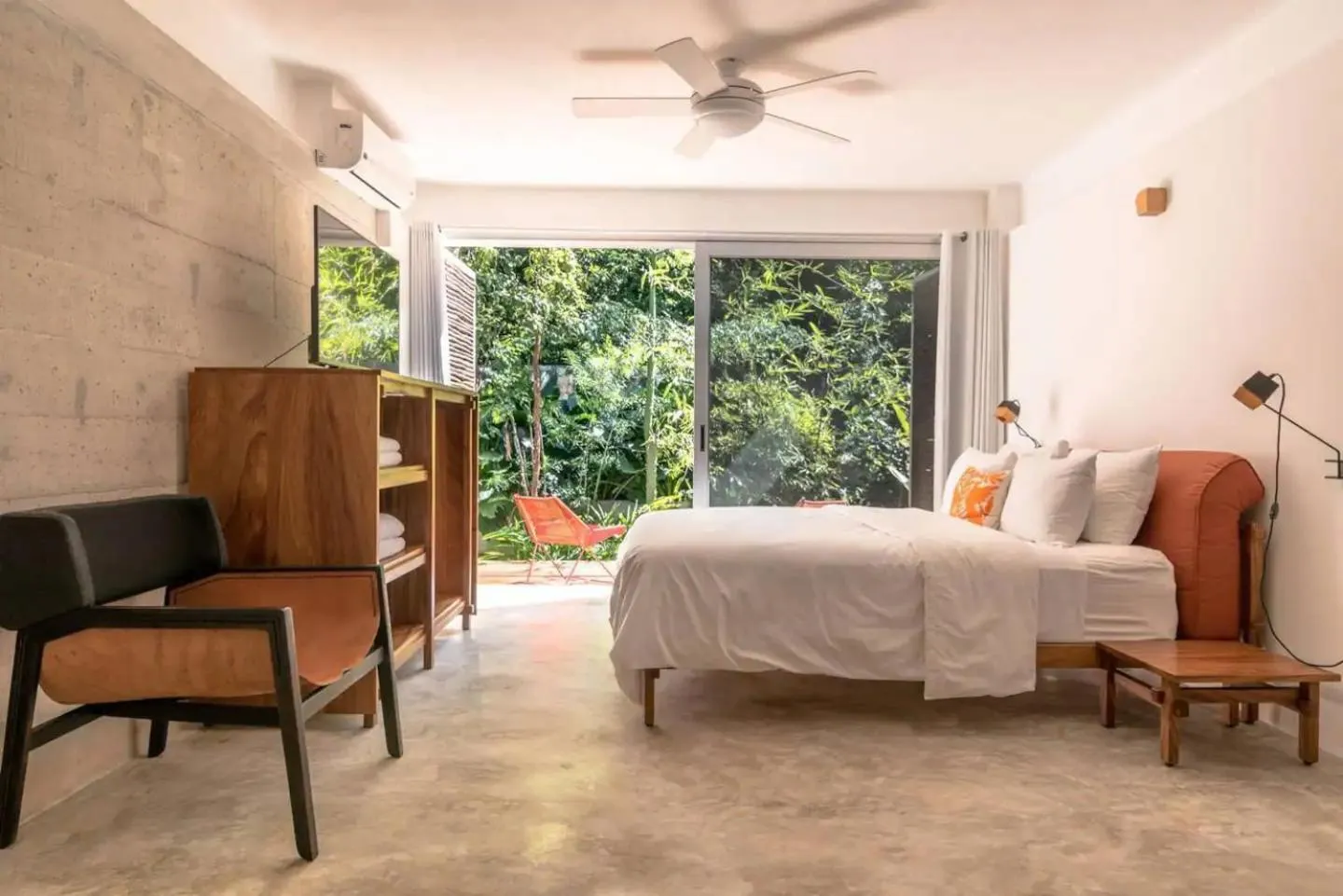 Photo of the whole room, Bed in Casa de Piedra Tulum