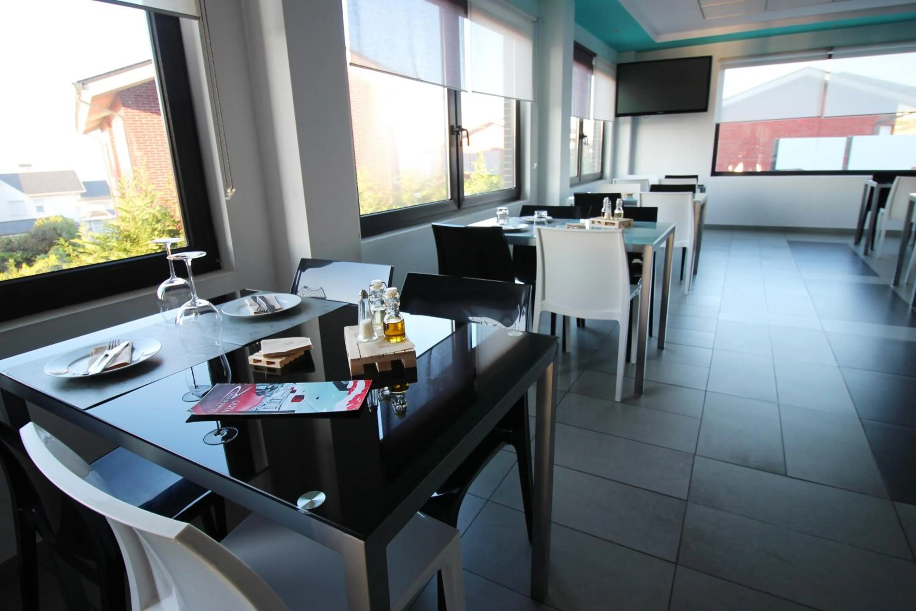 Restaurant/places to eat in Calas De Liencres