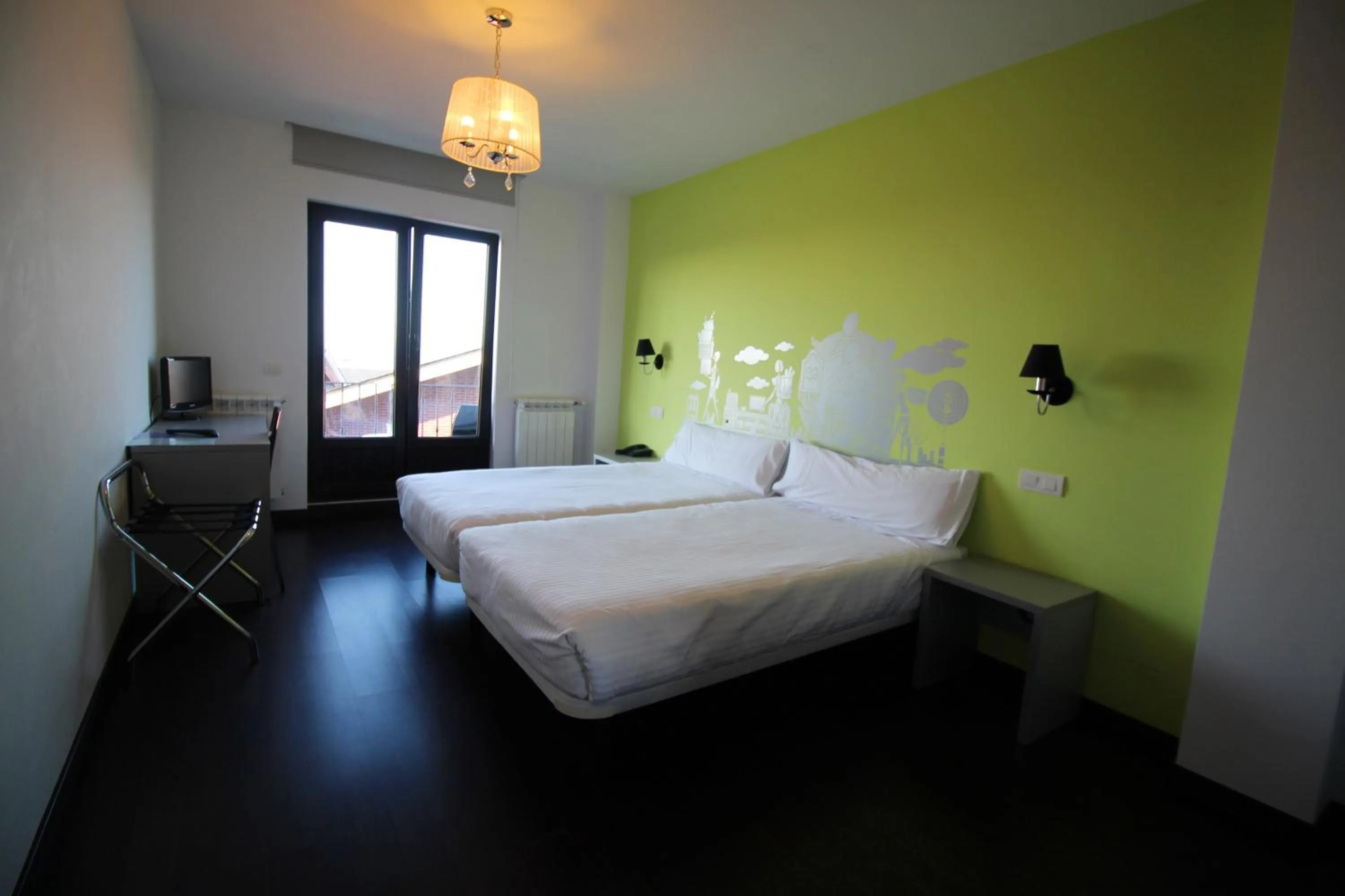 Photo of the whole room, Bed in Calas De Liencres