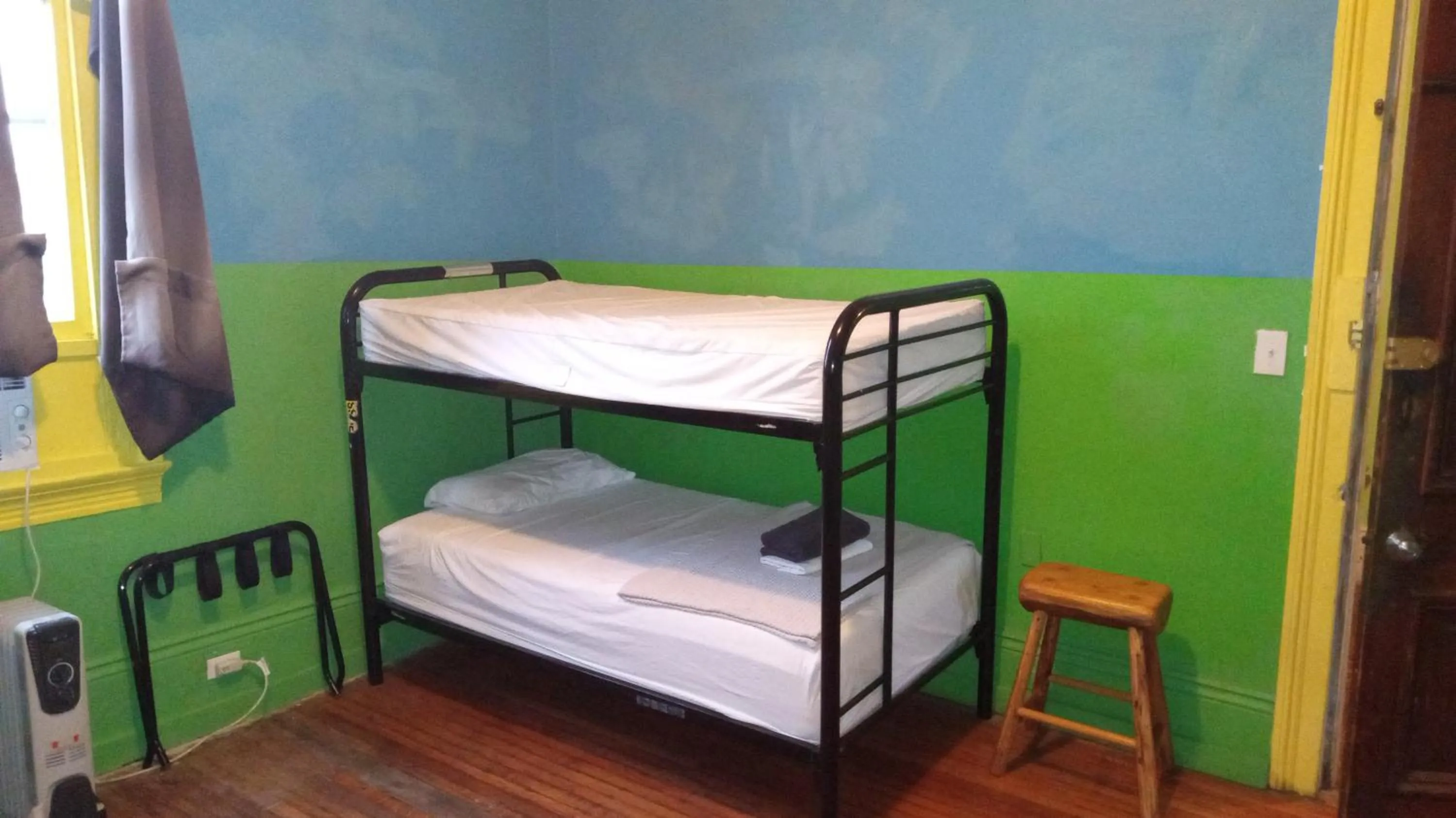 bunk bed, Bed in India House Hostel