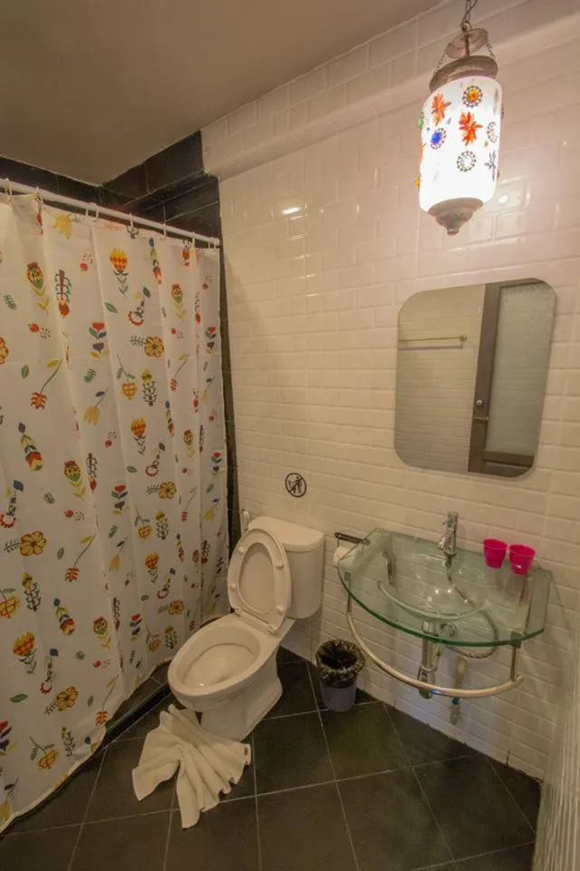 Bathroom in Sridonchai Heritage, Night Bazaar Chiang Mai