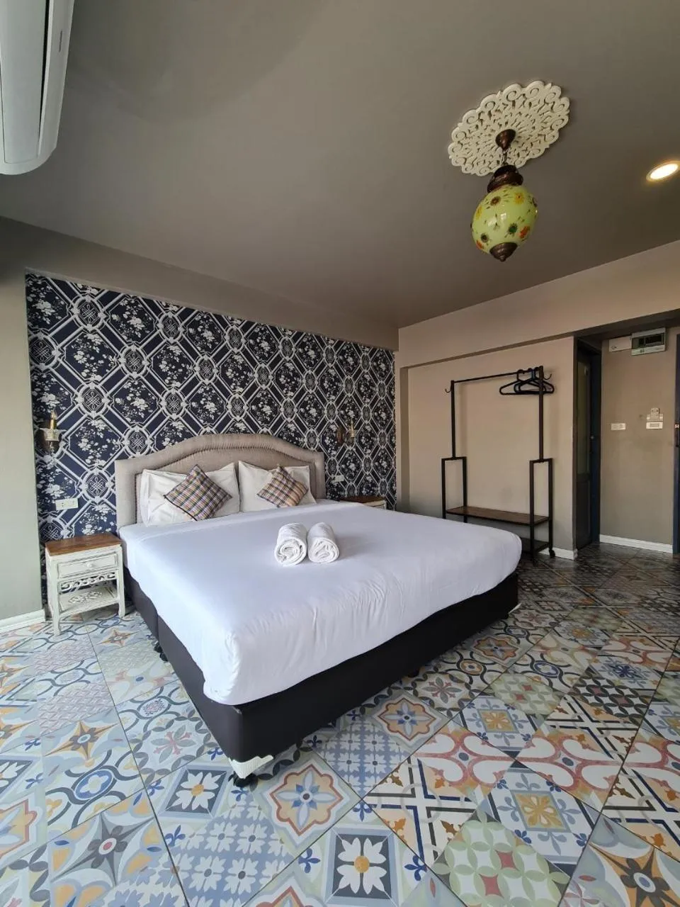 Bed in Sridonchai Heritage, Night Bazaar Chiang Mai