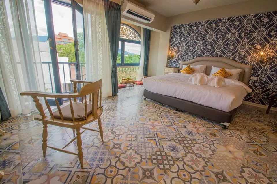 Photo of the whole room, Bed in Sridonchai Heritage, Night Bazaar Chiang Mai