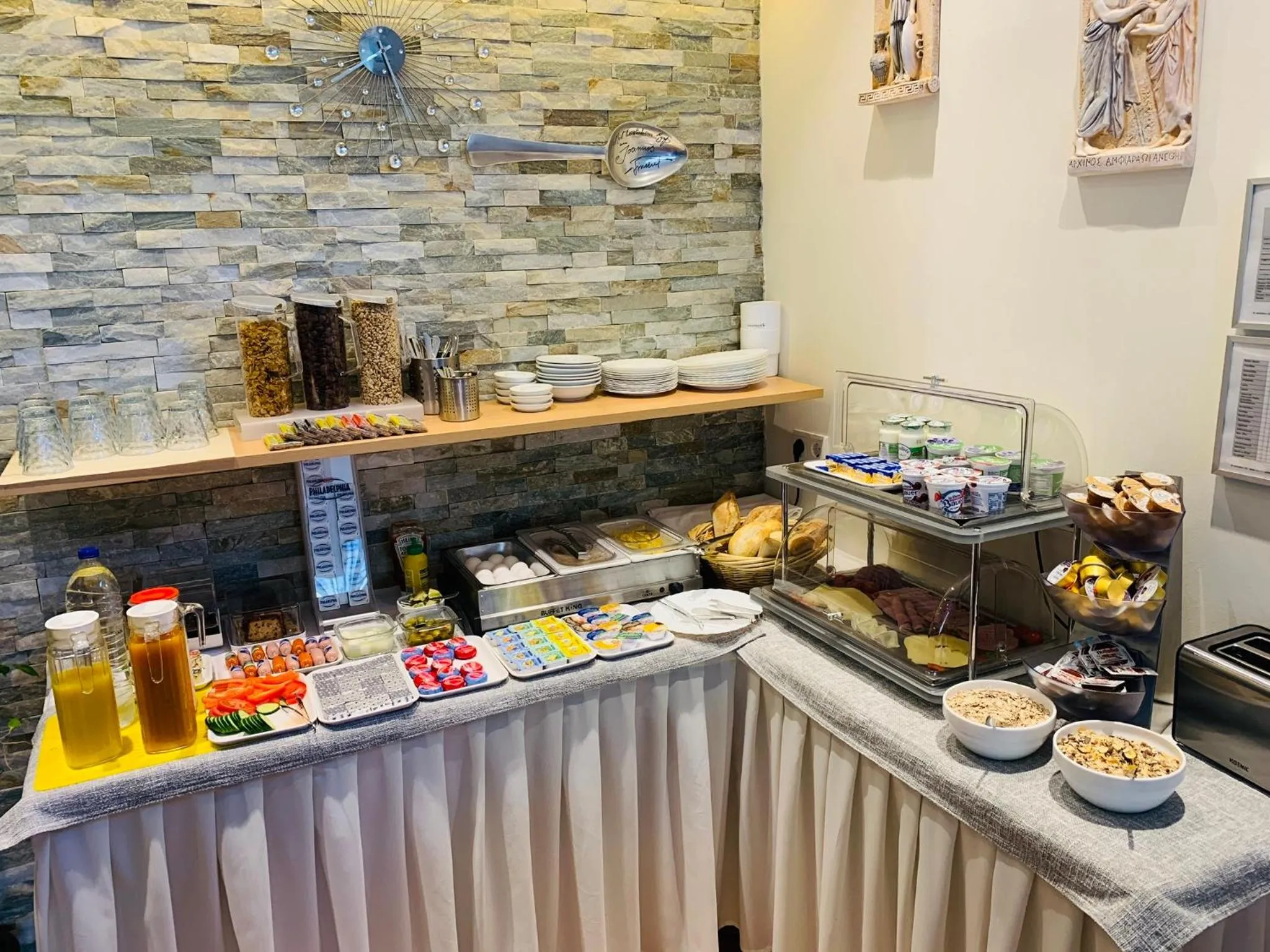 Breakfast in Hotel Discovery