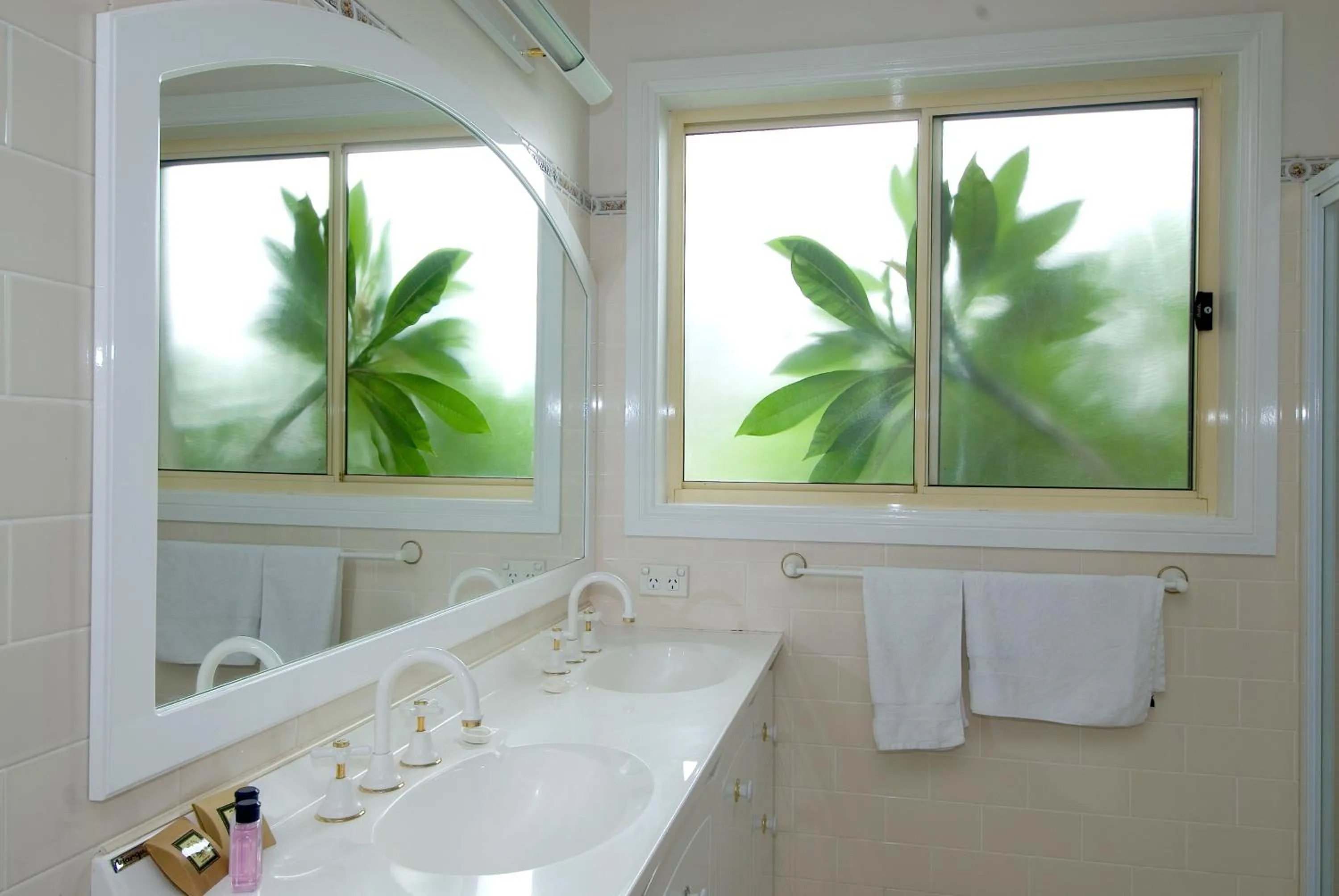 Shower in Loxley On Bellbird Hill