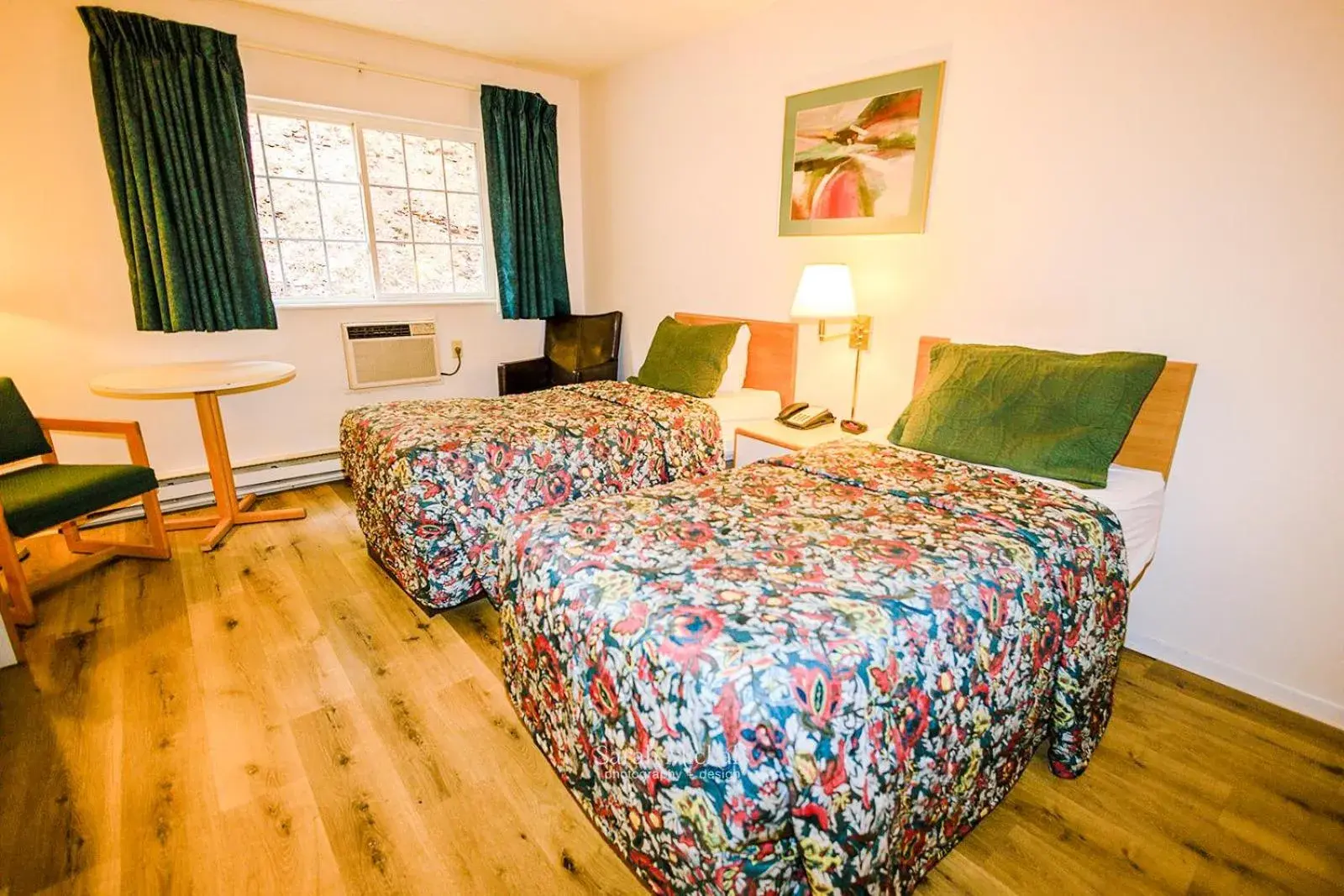 Bedroom, Bed in Mountain Host Motor Inn Bedroom, Bed in Mountain Host Motor Inn