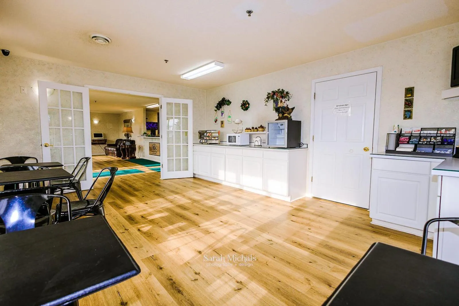 Breakfast in Mountain Host Motor Inn