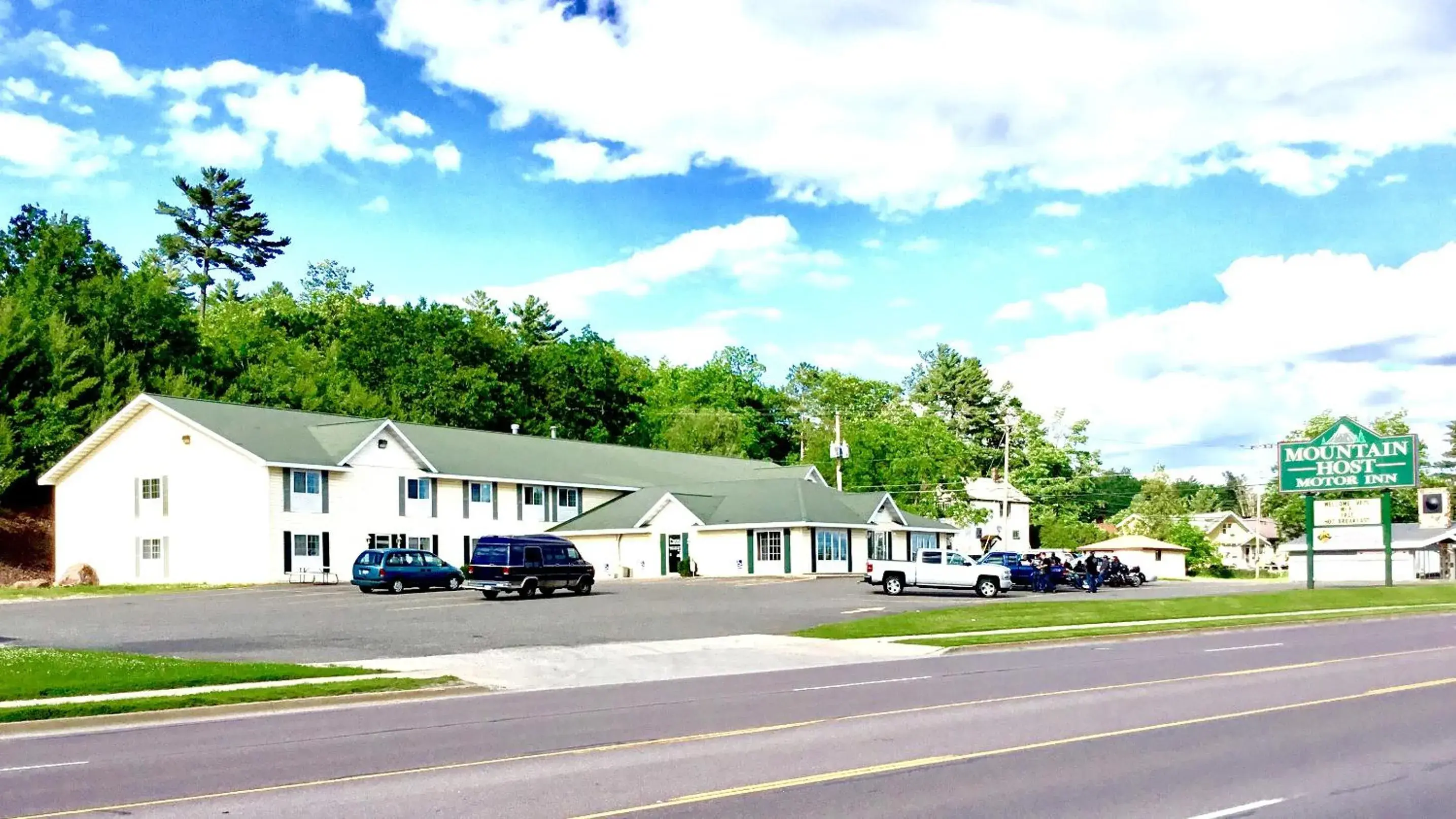 Property building in Mountain Host Motor Inn Property building in Mountain Host Motor Inn